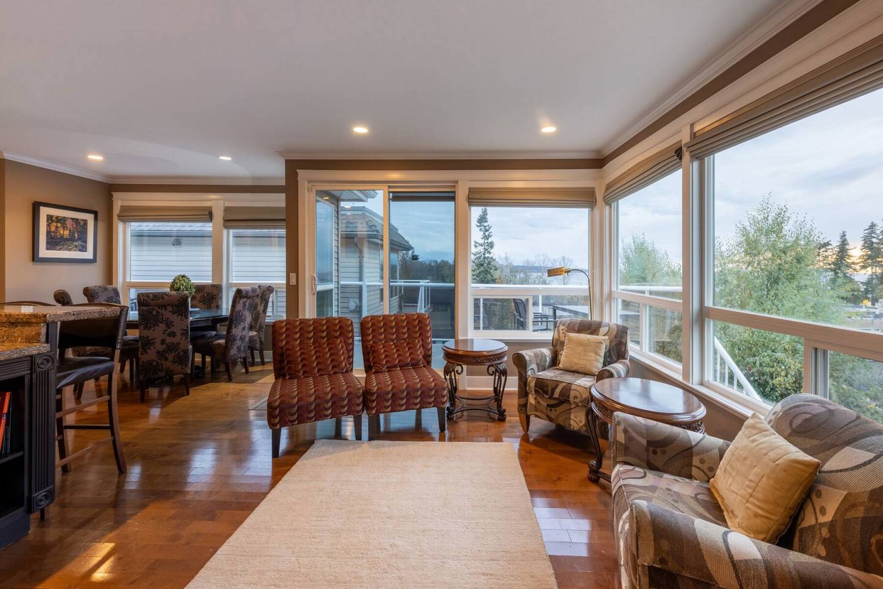 White Rock Beach House walking distance to beach