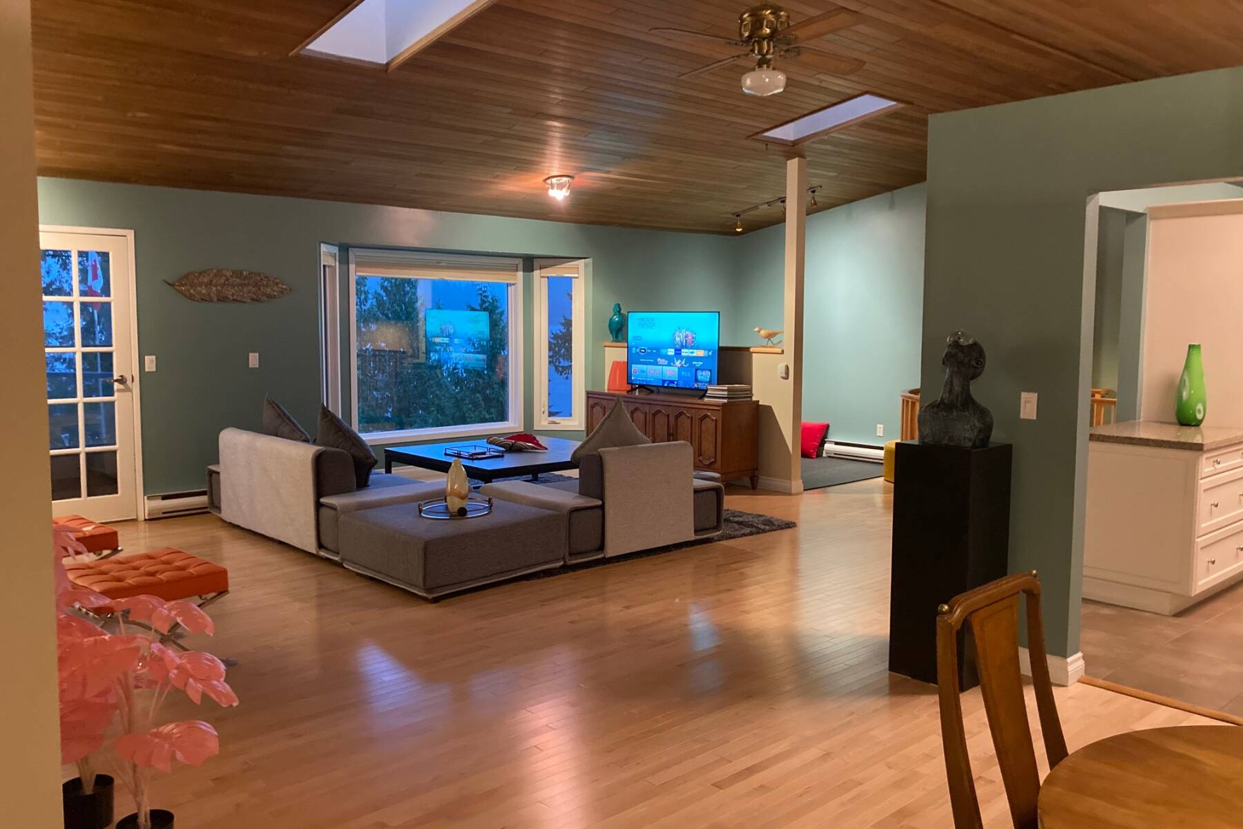 Porpoise Bay Waterfront Home, 4 bedroom, 3 bathroom