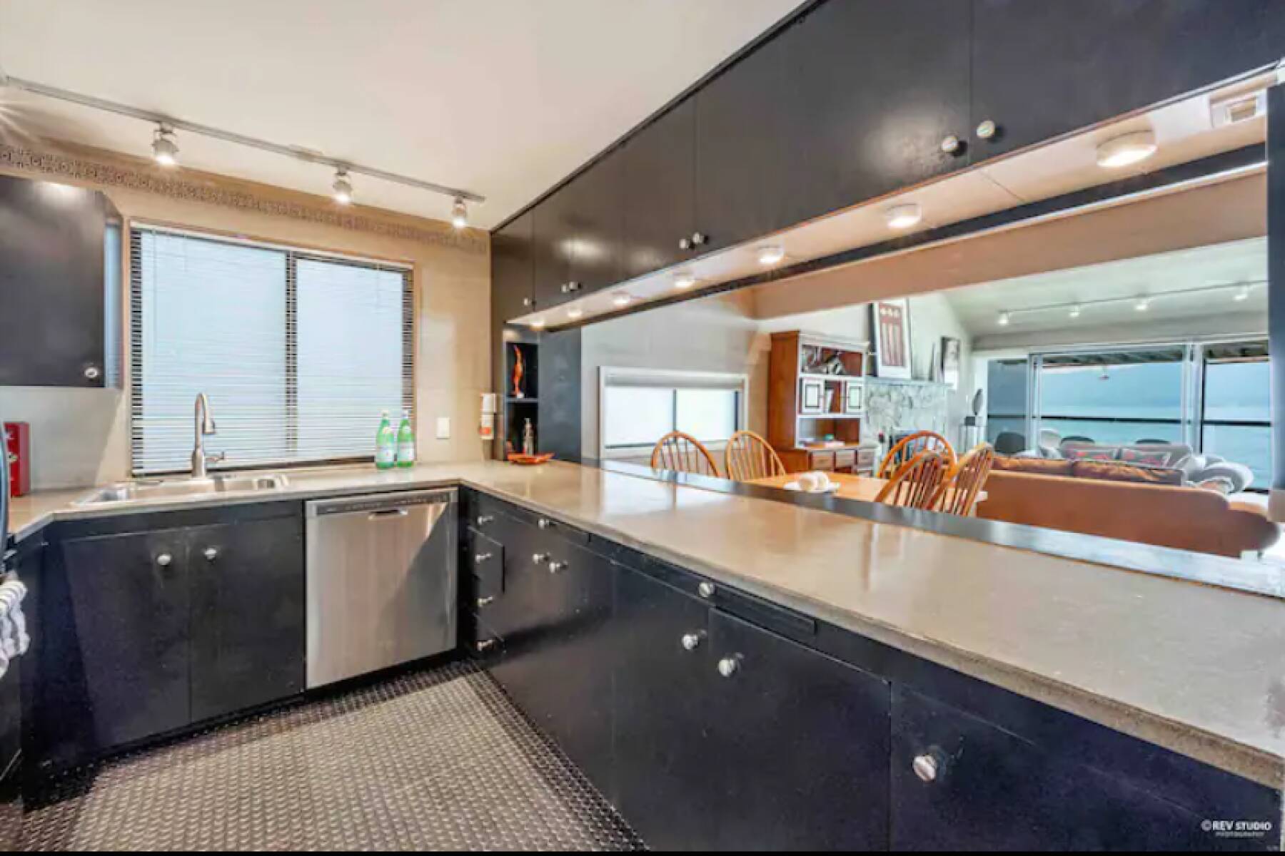 Waterfront West Van Cottage, 3 Bed, 2 Bath, Howe Sound Views