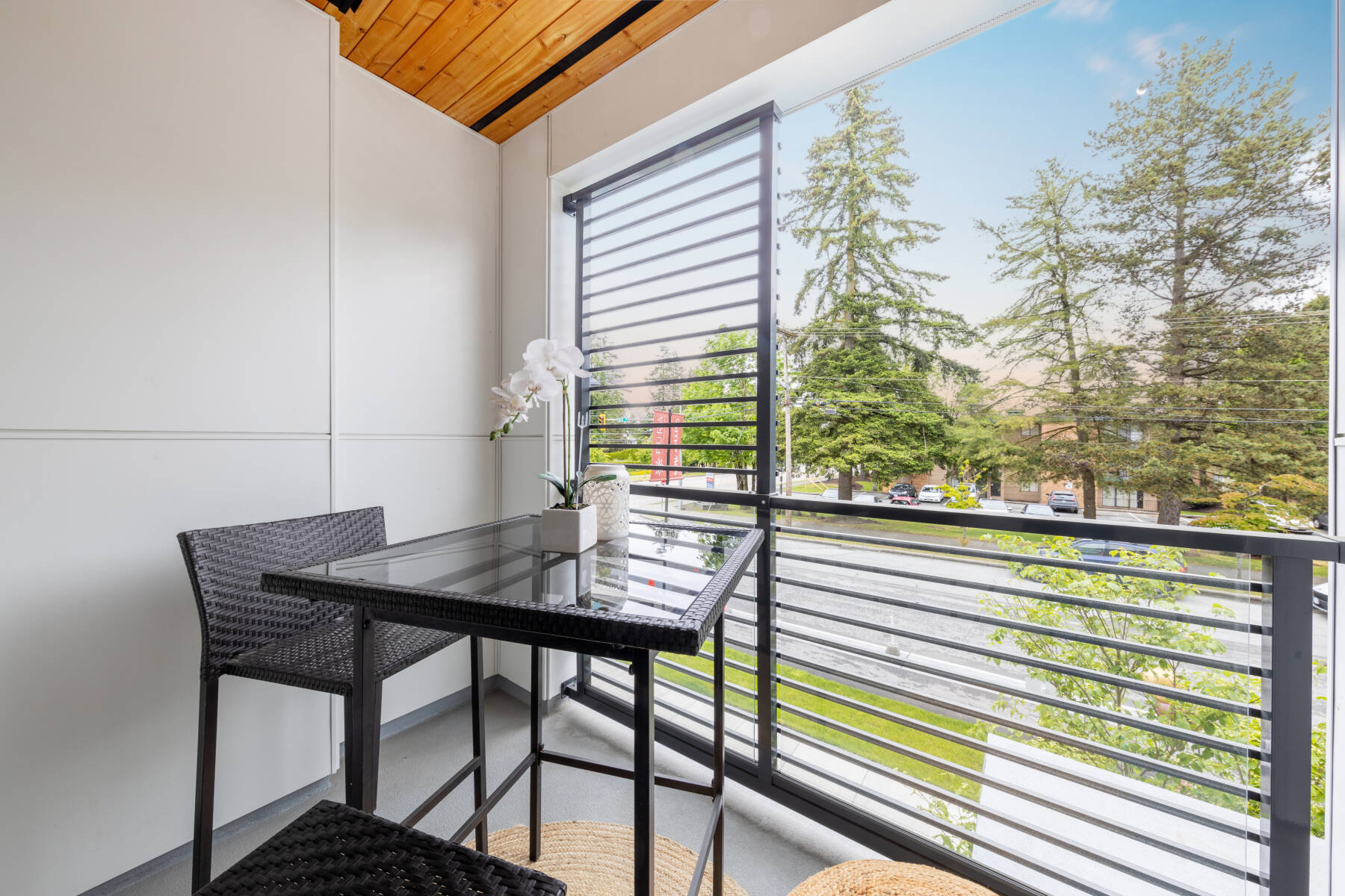 Surrey’s Urban Campus Oasis – Walk to SFU/KPU