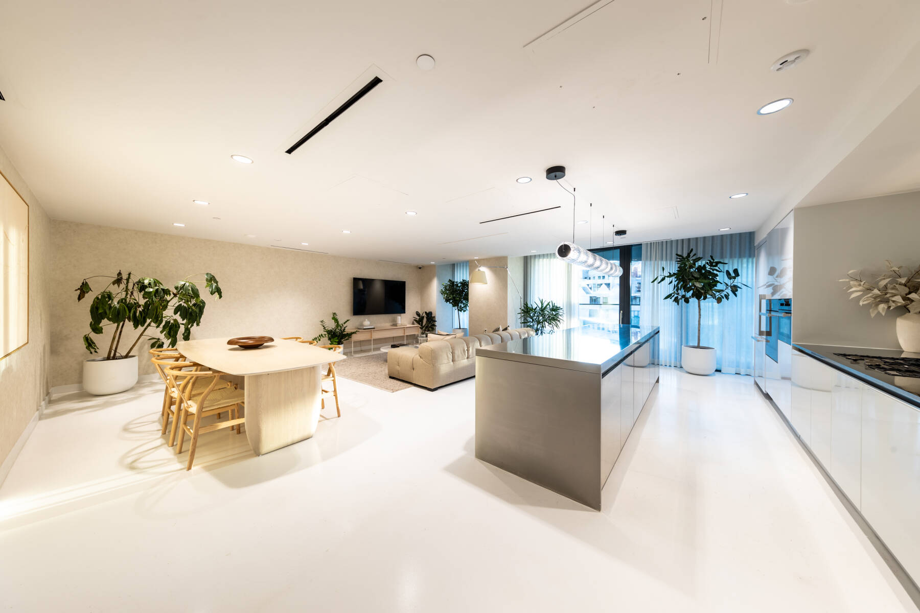 Modern 1BR w/ Views in Downtown