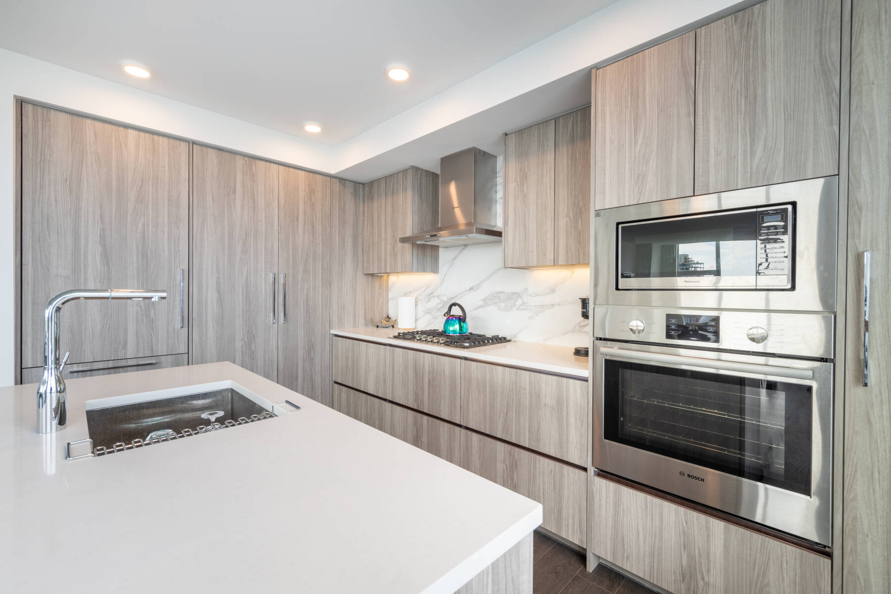 Modern Penthouse 3 Bedroom | Pool Hot Tub Gym