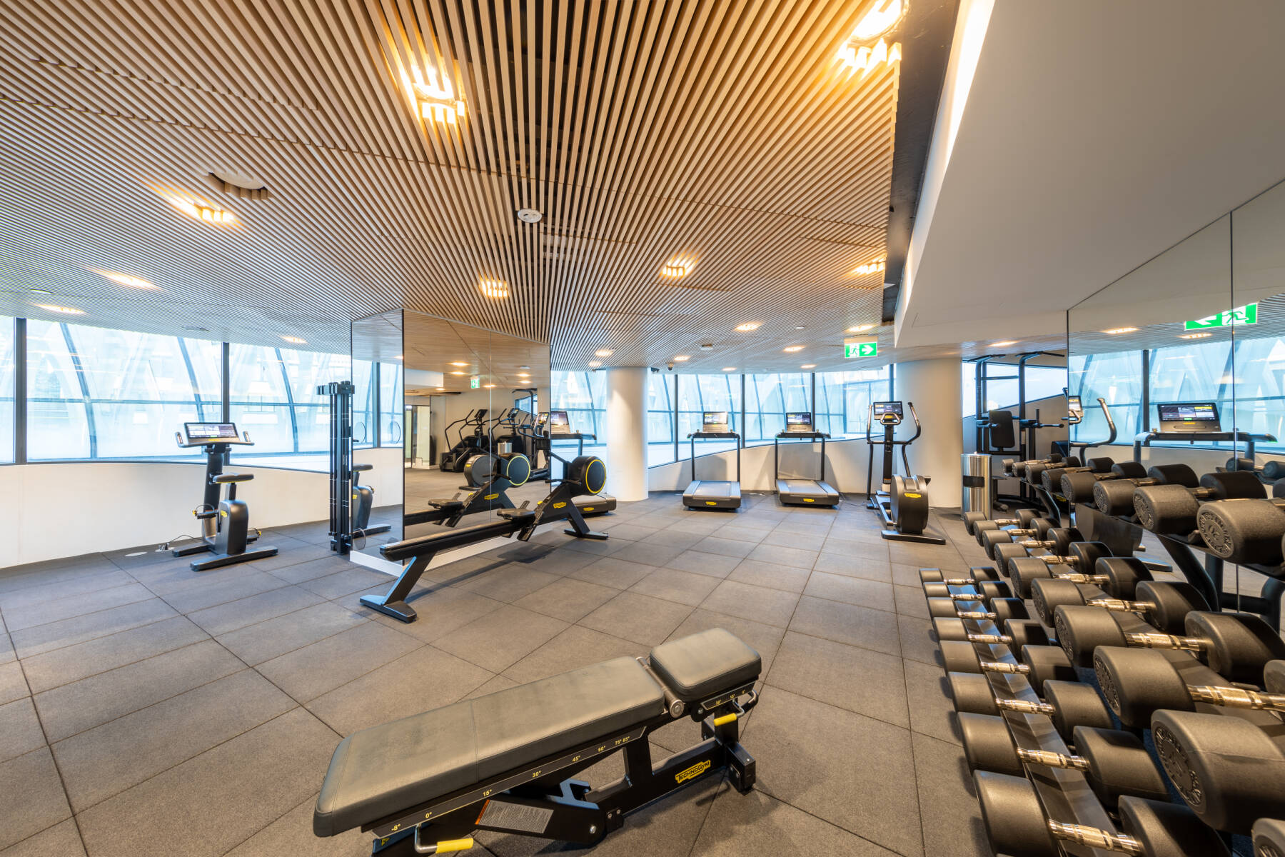 Modern 1BR w/ Views in Downtown