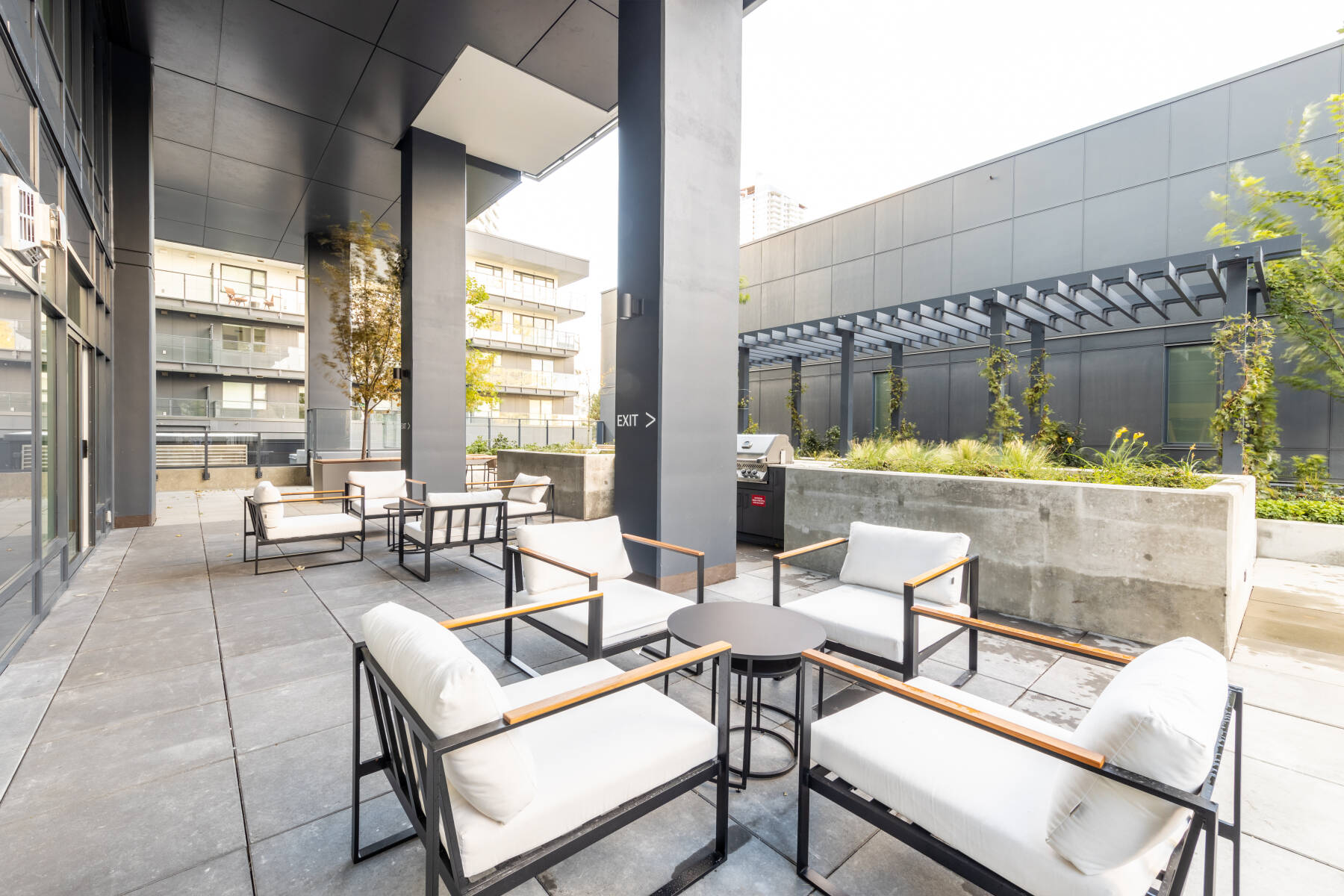 Relaxing Riverside 2BR Near Shops & Parks