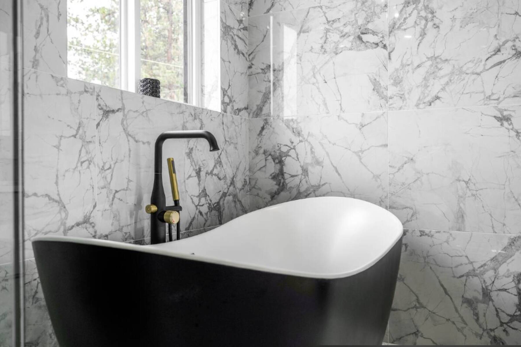 Brand New Luxury 3 Level Lake View House + Hot Tub