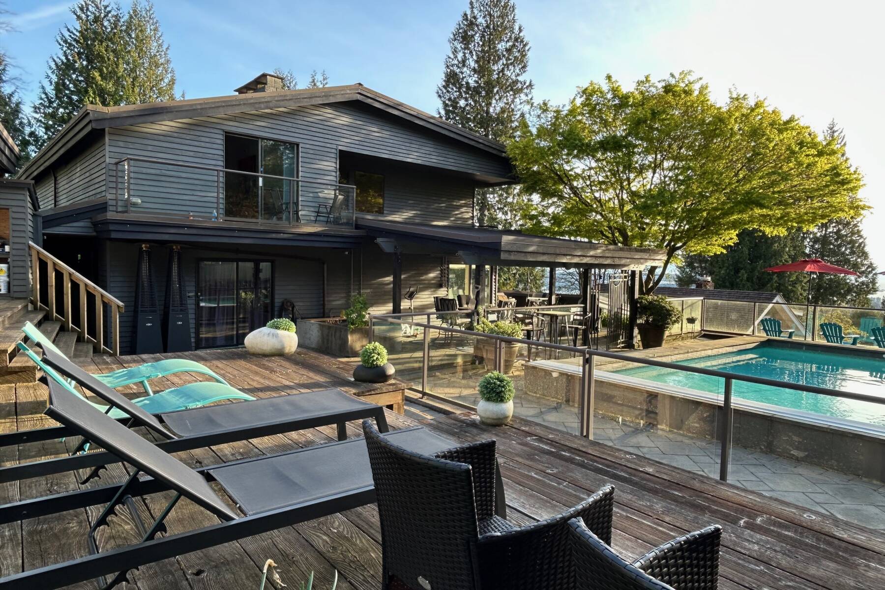 5-Bedroom North Van Home with Pool/Hot Tub, Beautiful Views