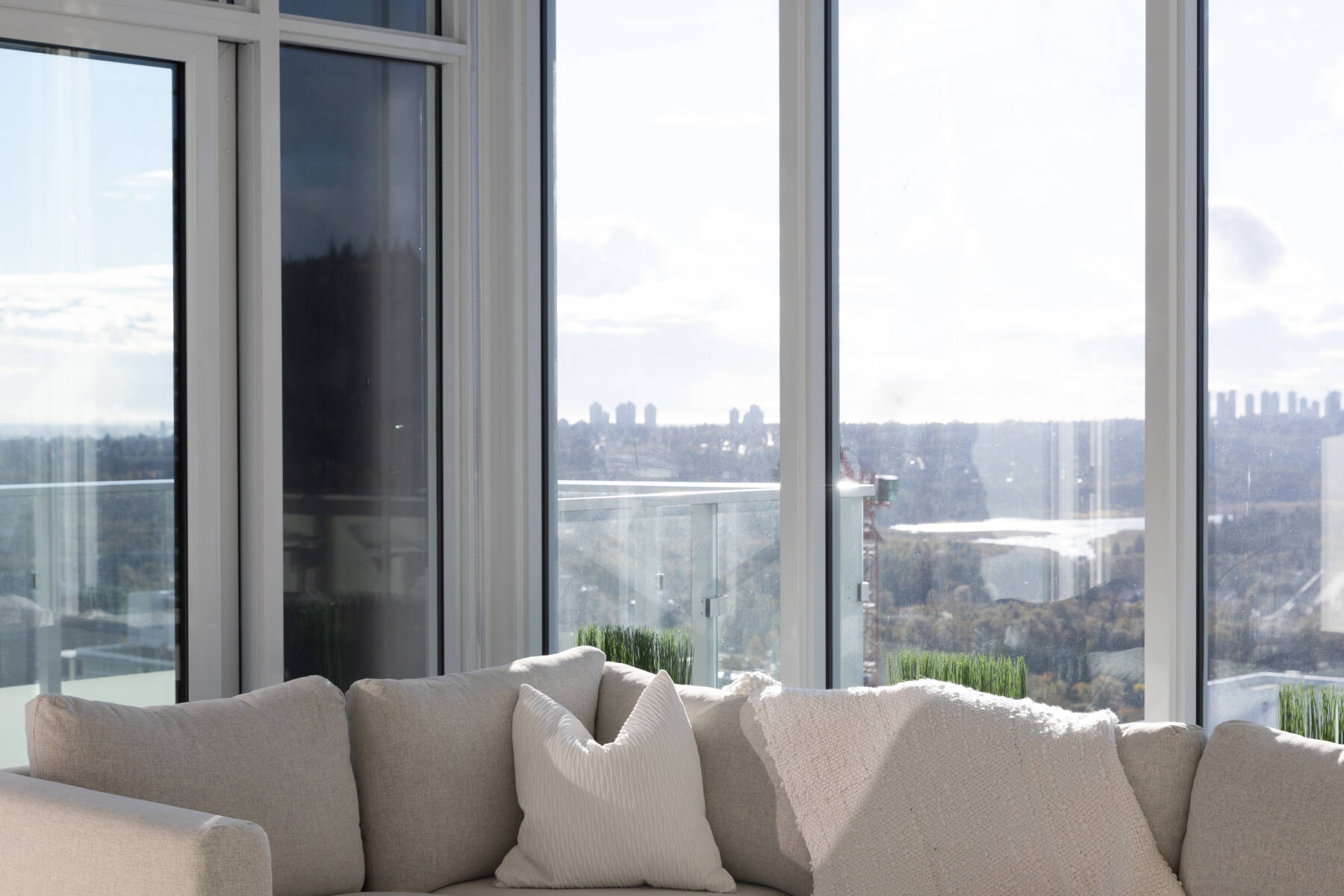 Relaxing Riverside 2BR Near Shops & Parks