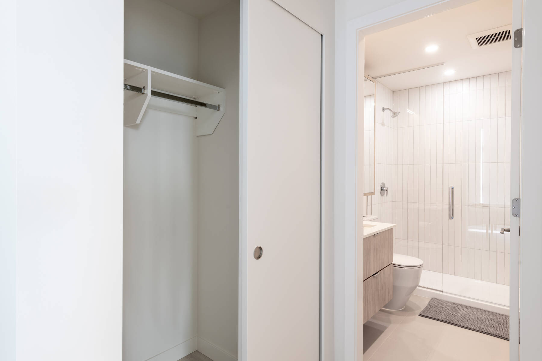 Relaxing Riverside 2BR Near Shops & Parks