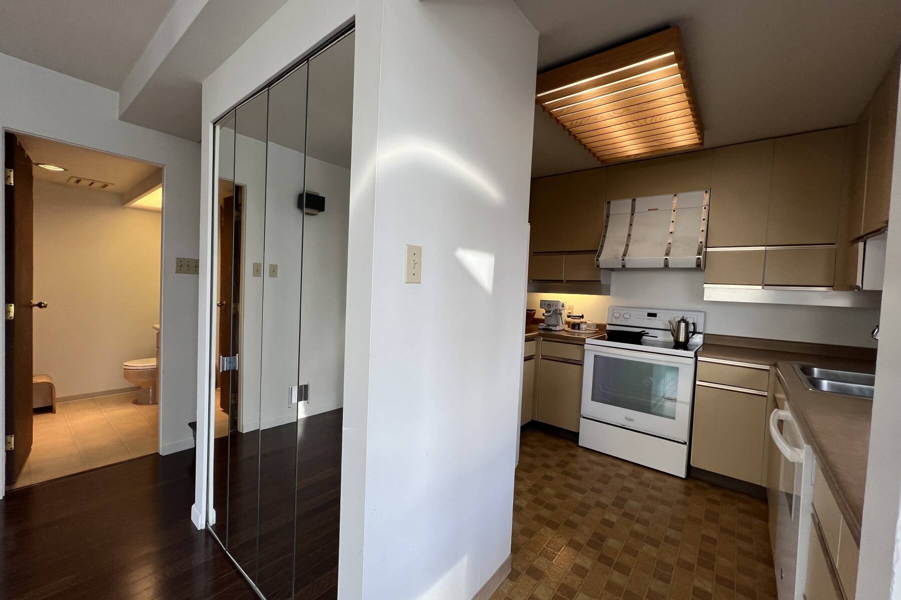 Ocean-View Loft | West End | 2 Bed + 2 Bath | Furnished