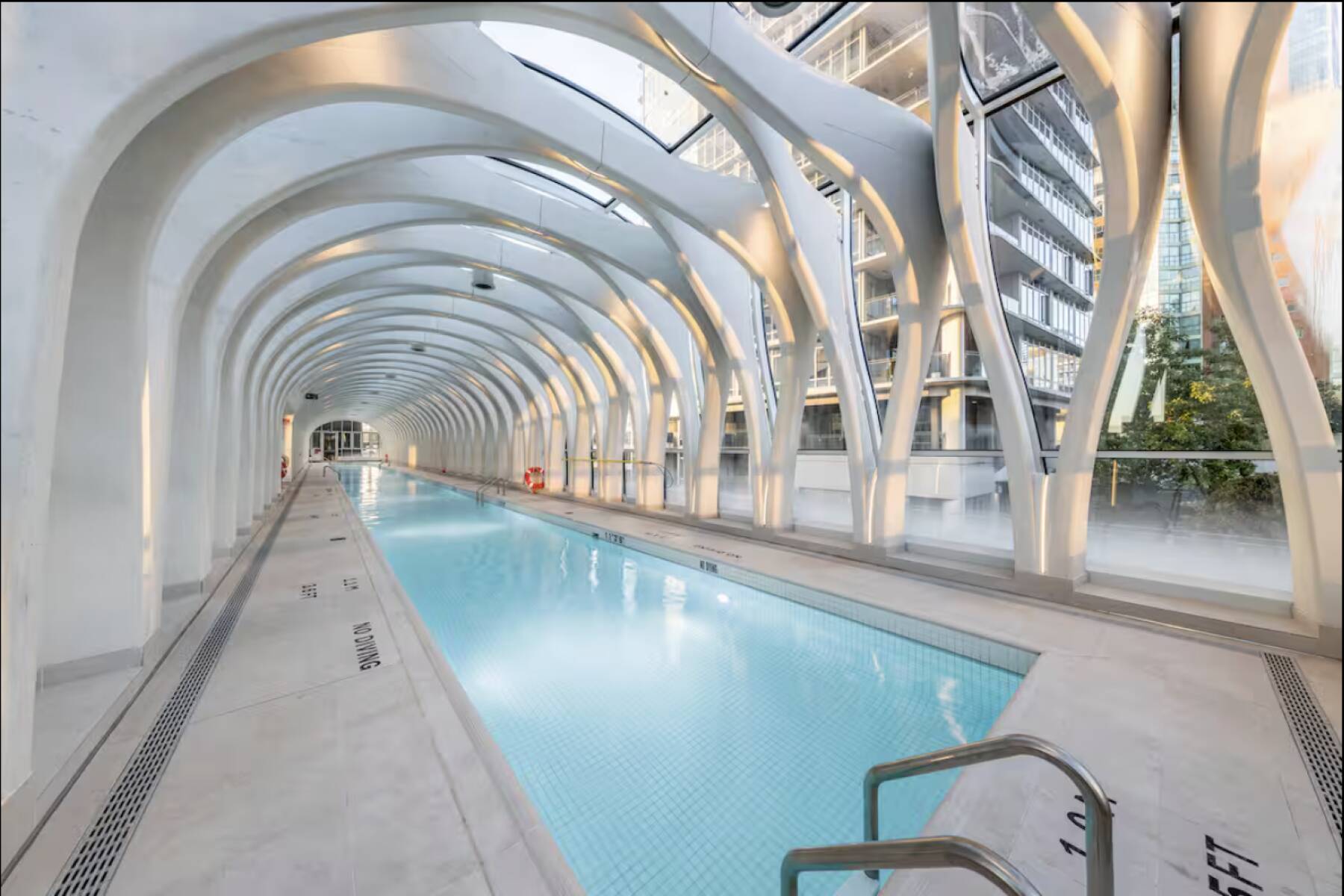 Luxury 1BR in Iconic Butterfly Tower Downtown Vancouver View