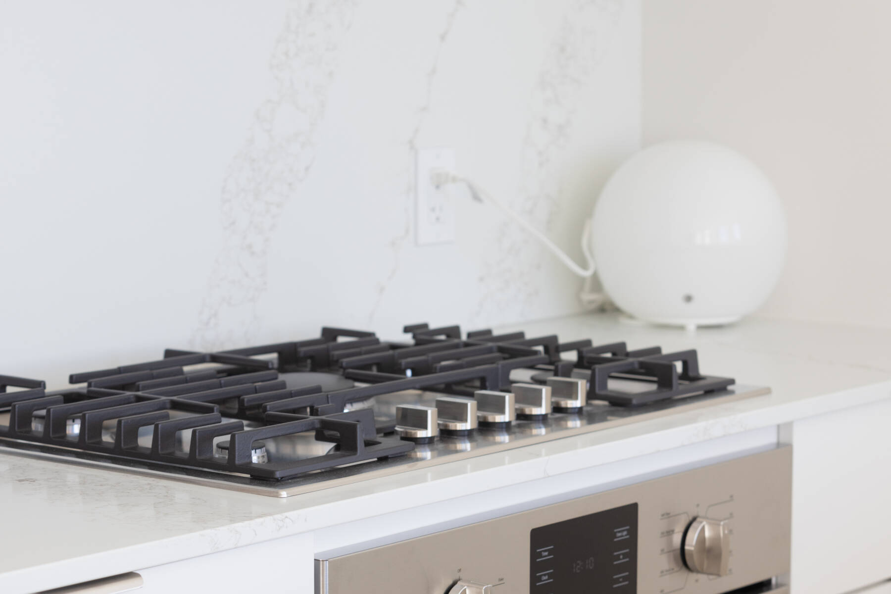 Relaxing Riverside 2BR Near Shops & Parks