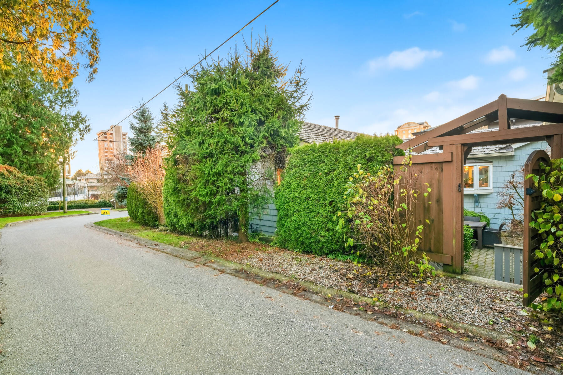 Location! Spacious suite near Dundarave and Waterfront