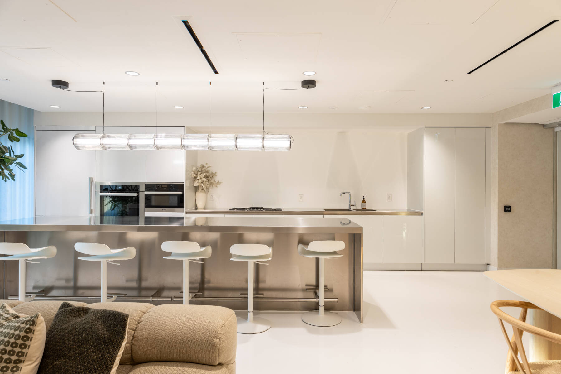 Modern 1BR w/ Views in Downtown