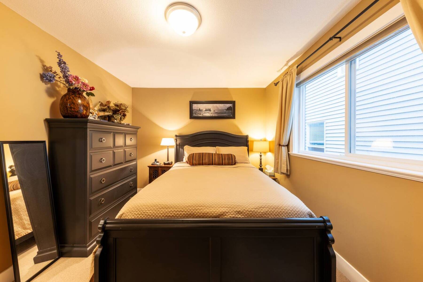 White Rock Beach House walking distance to beach