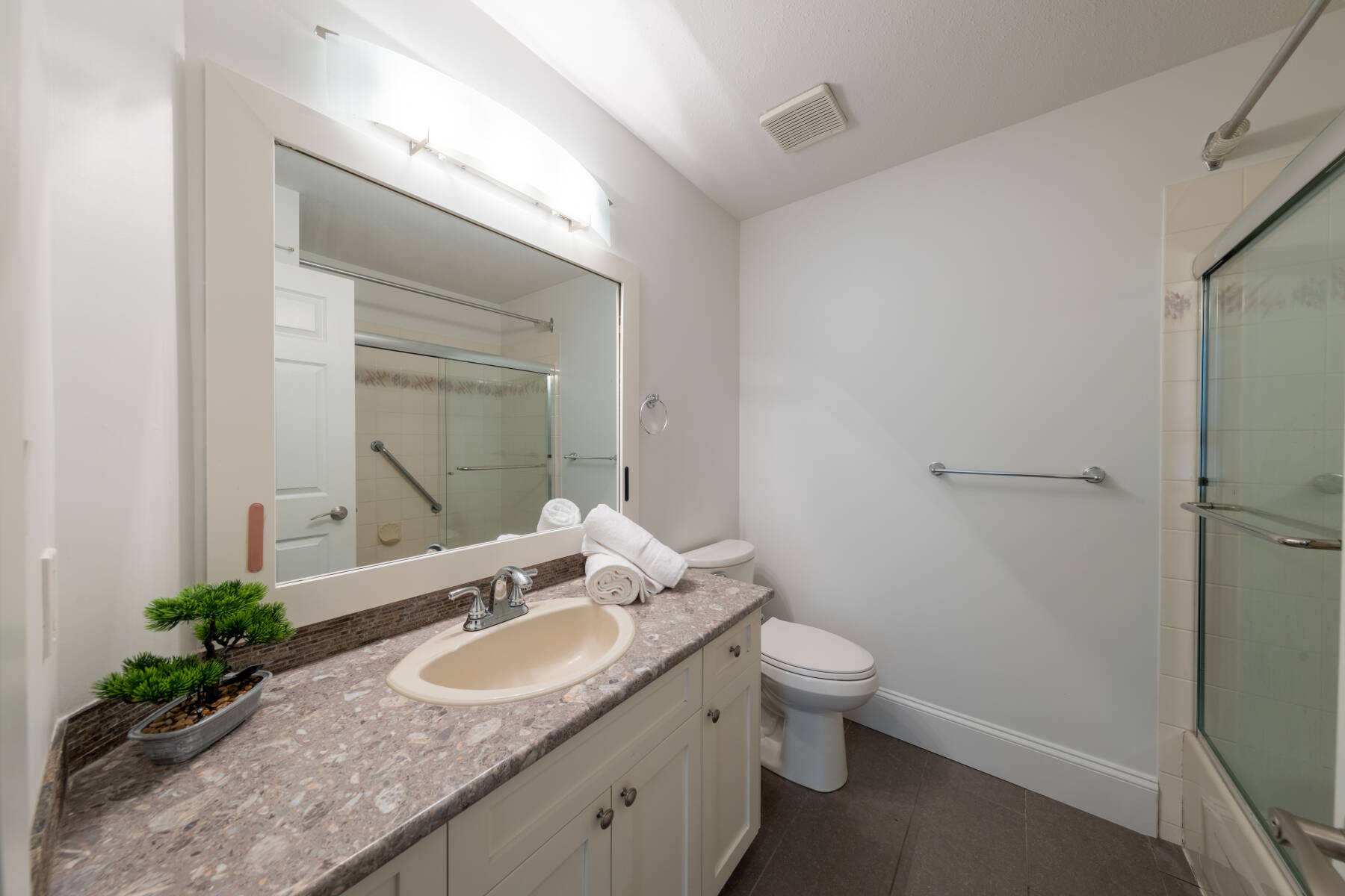 The Langley Courtyard Home | 2BR, 2BA for 6 Guests