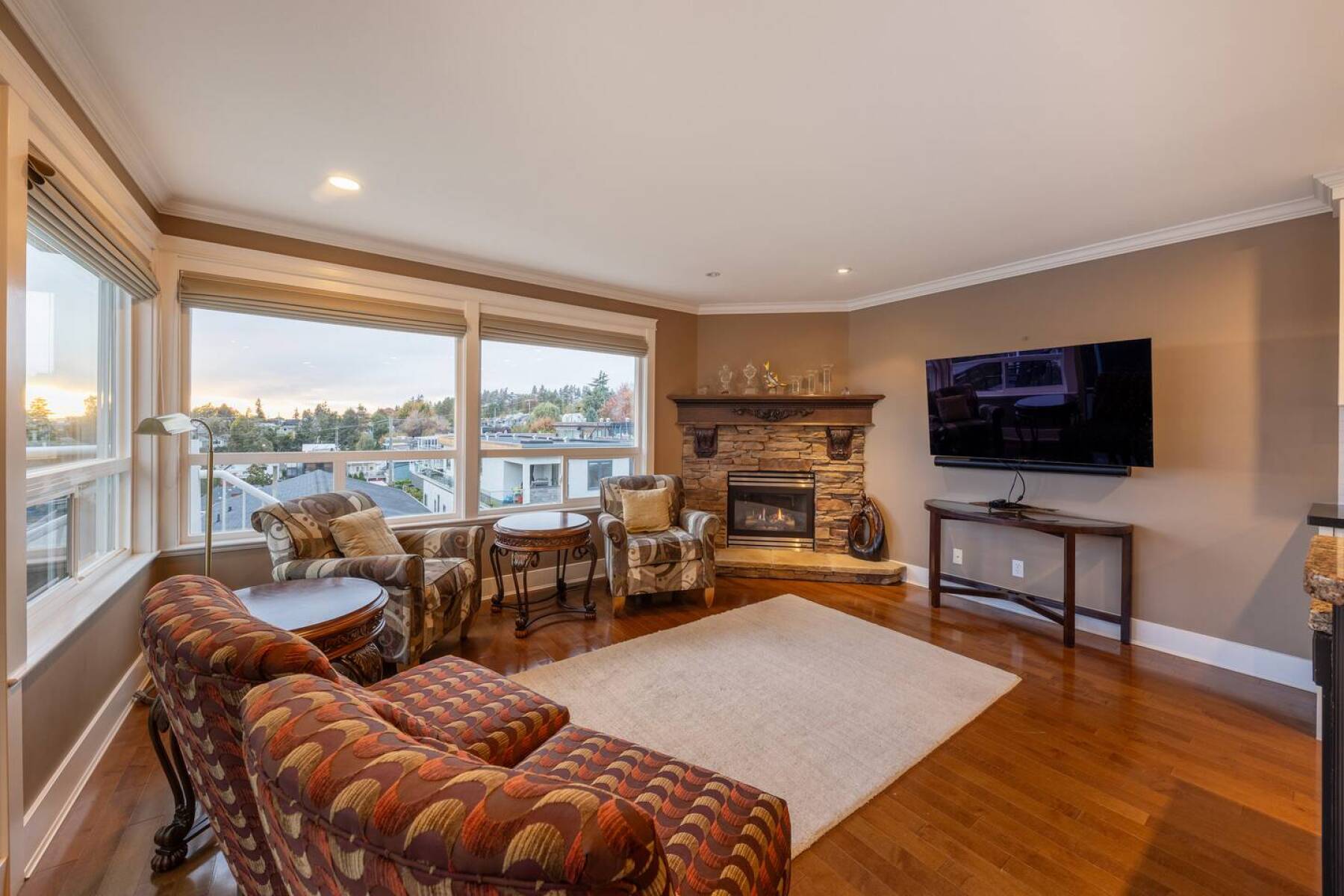 White Rock Beach House walking distance to beach