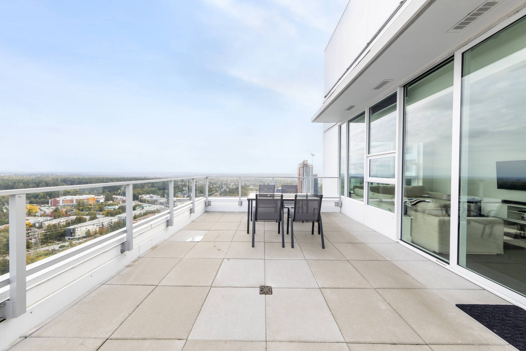 Modern Penthouse 3 Bedroom | Pool Hot Tub Gym