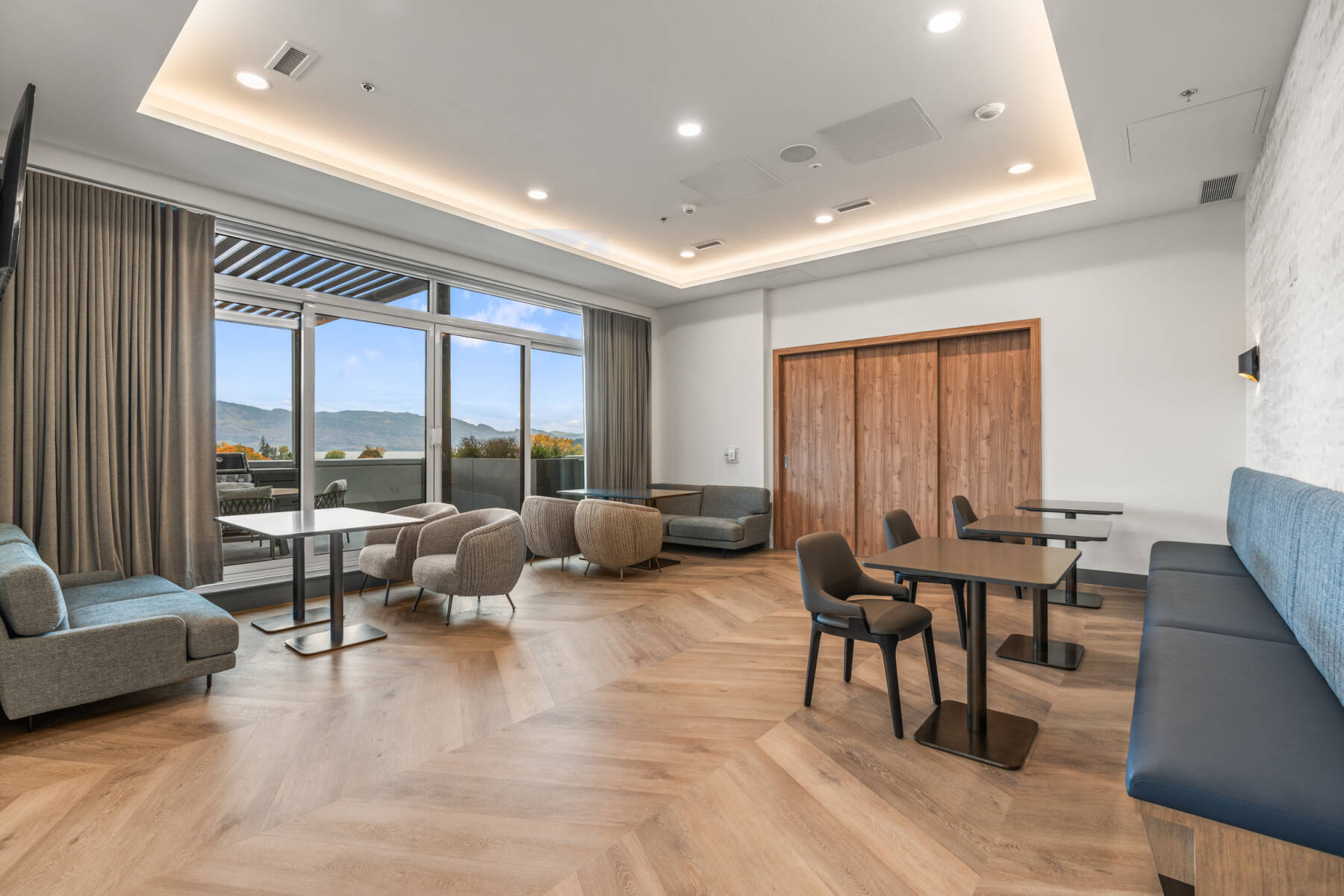 New Modern Lakefront Condo with stunning Water View