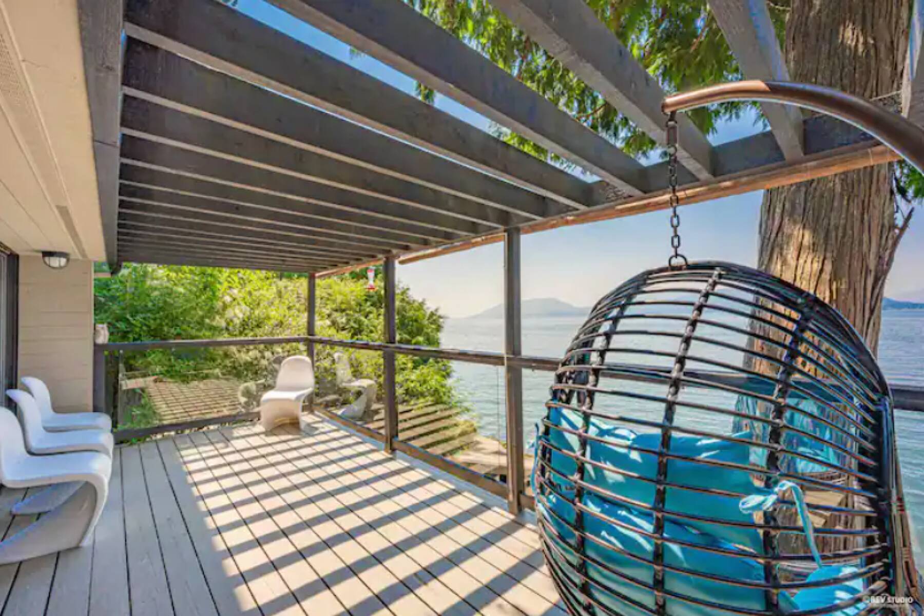 Waterfront West Van Cottage, 3 Bed, 2 Bath, Howe Sound Views