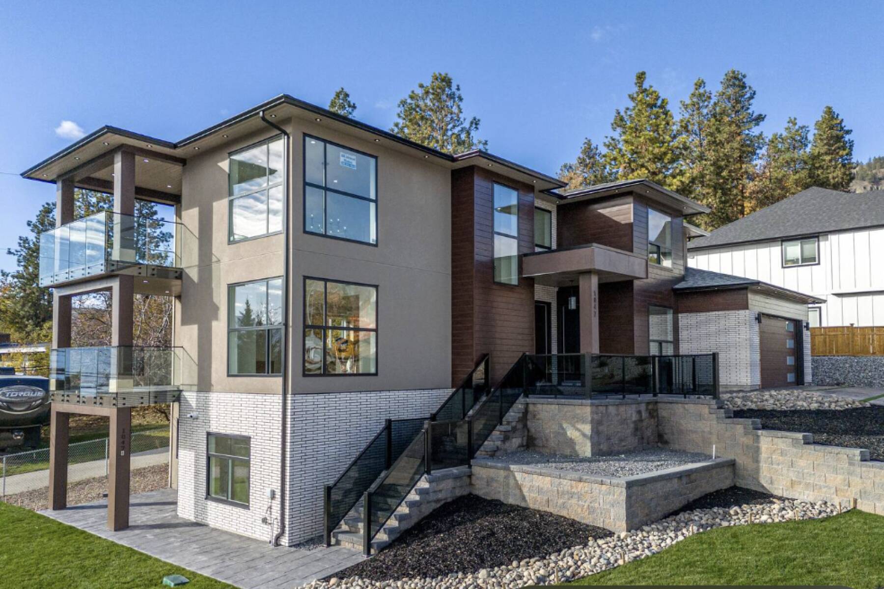 Brand New Luxury 3 Level Lake View House + Hot Tub