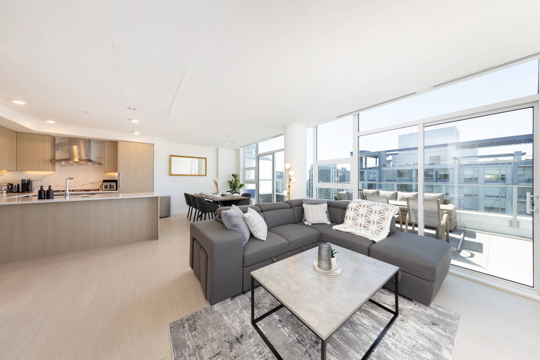 Luxury Penthouse 3 Bedroom | Pool Hot Tub Gym