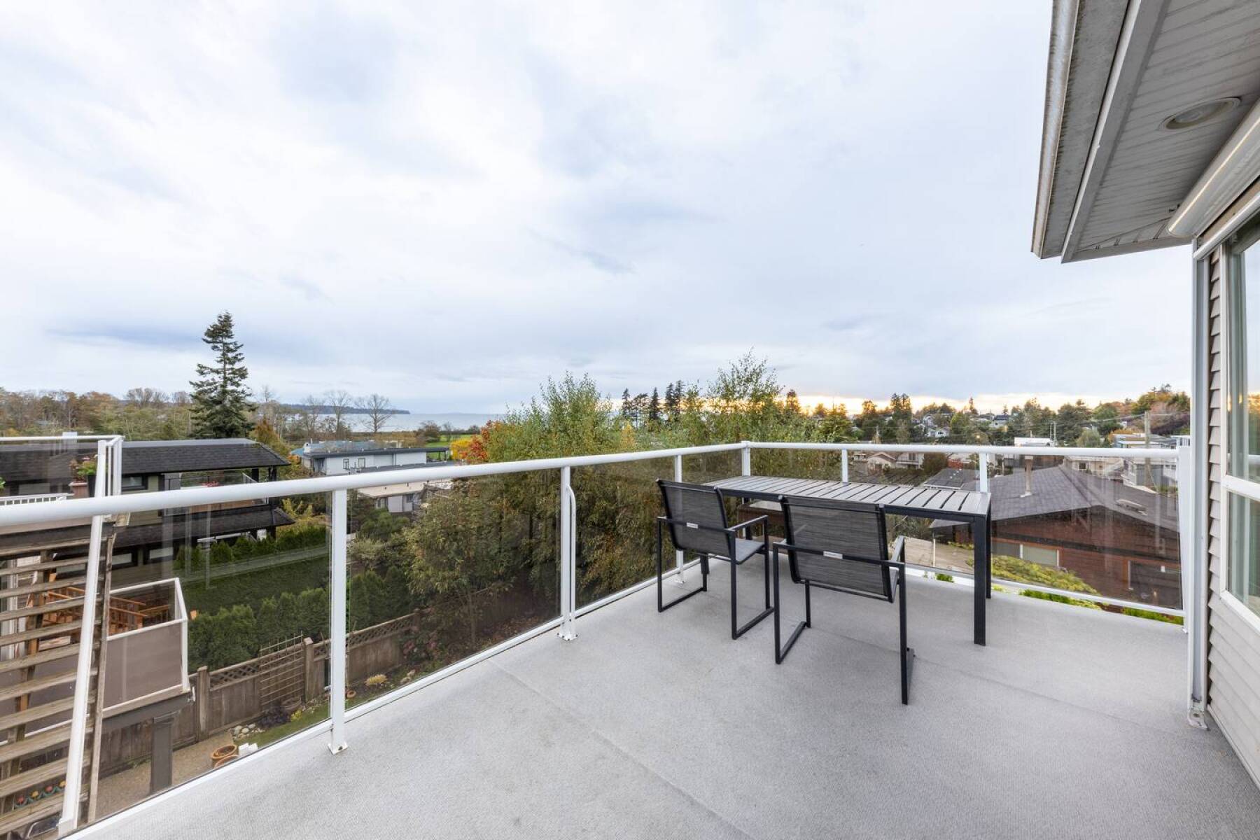 White Rock Beach House walking distance to beach