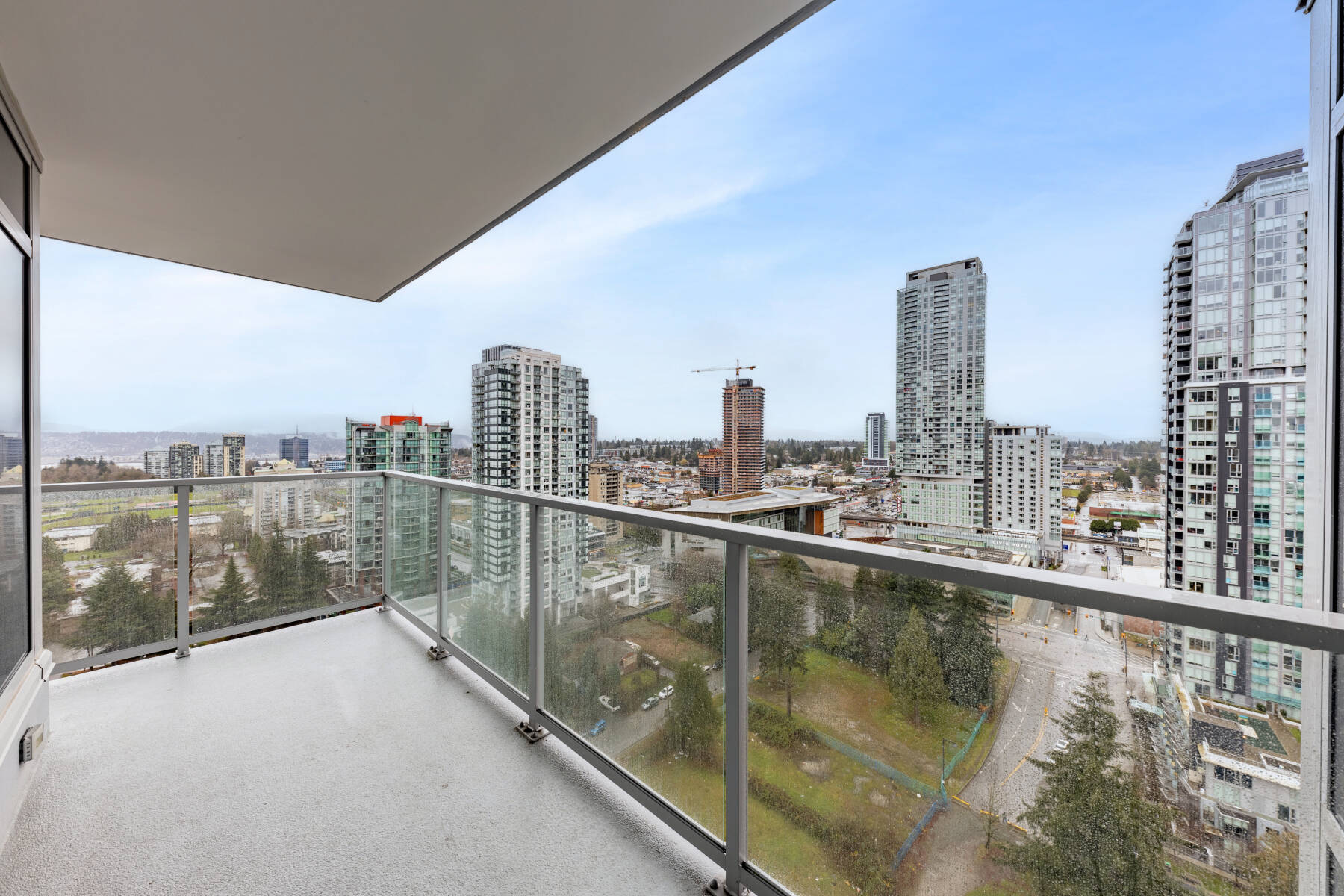 Brand New Luxury Skyline 2 Bedroom Condo 19 Floor