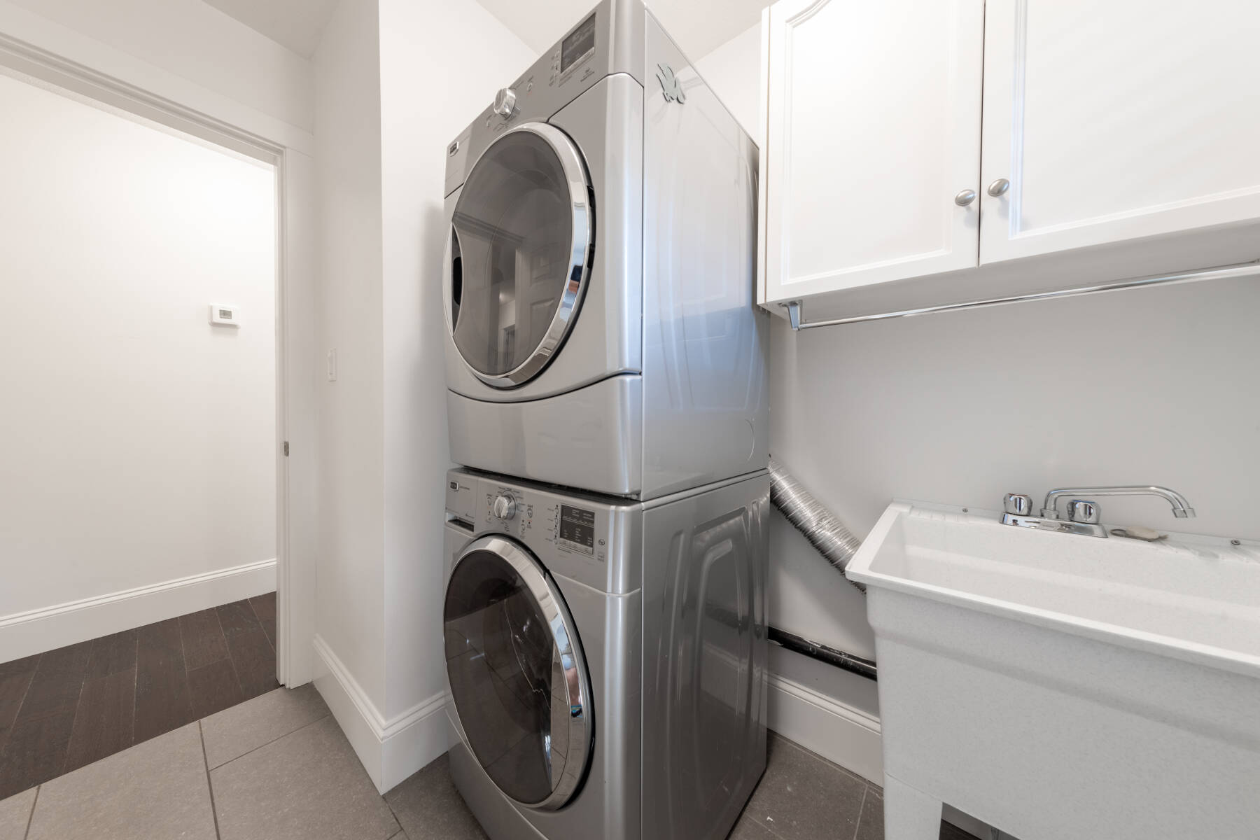 The Langley Courtyard Home | 2BR, 2BA for 6 Guests