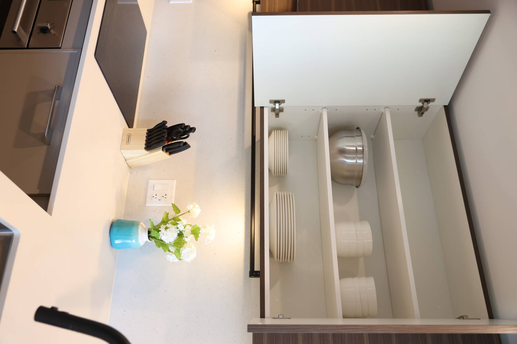 SkyTrain-Connected Modern Condo at The Hub