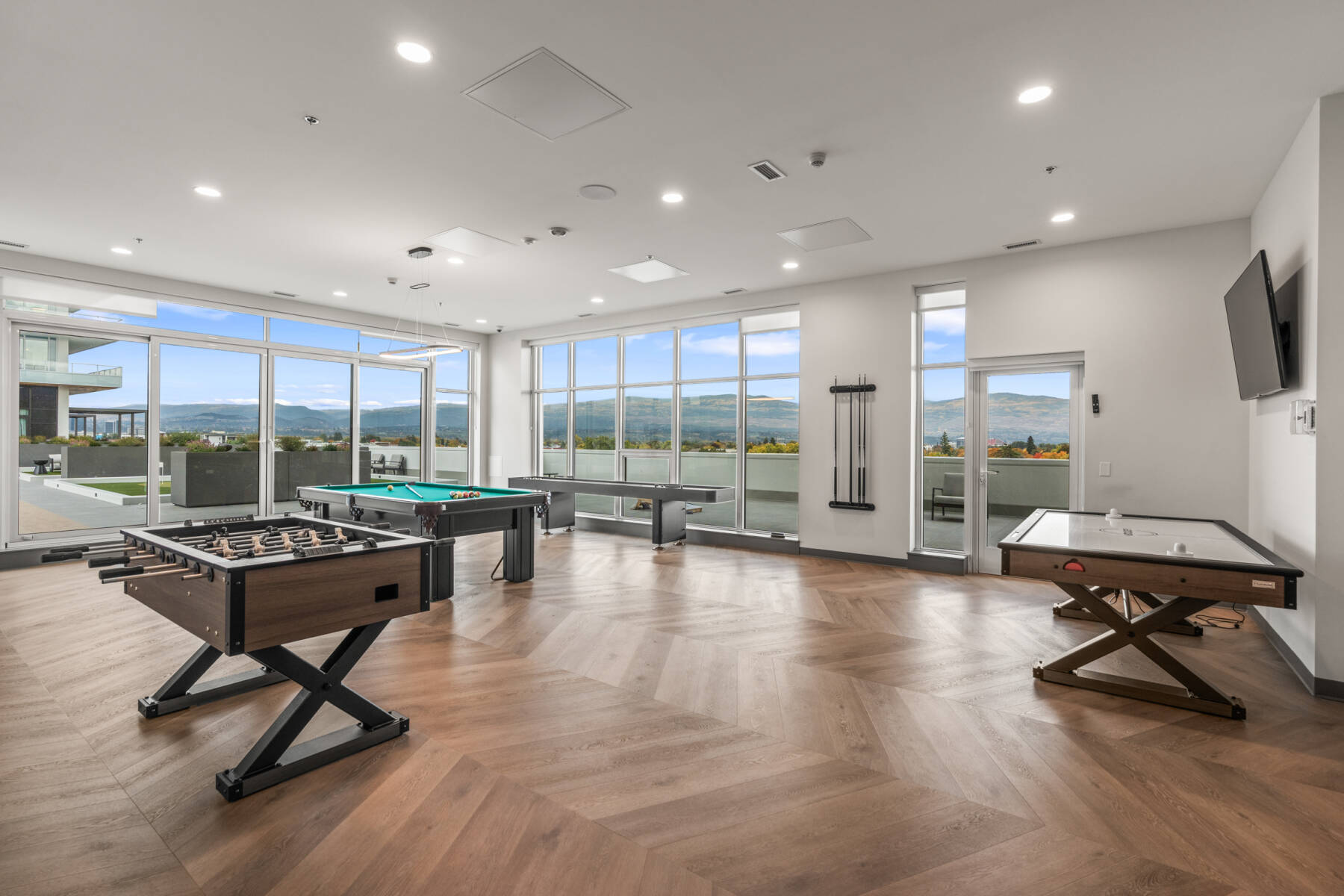New Modern Lakefront Condo with stunning Water View