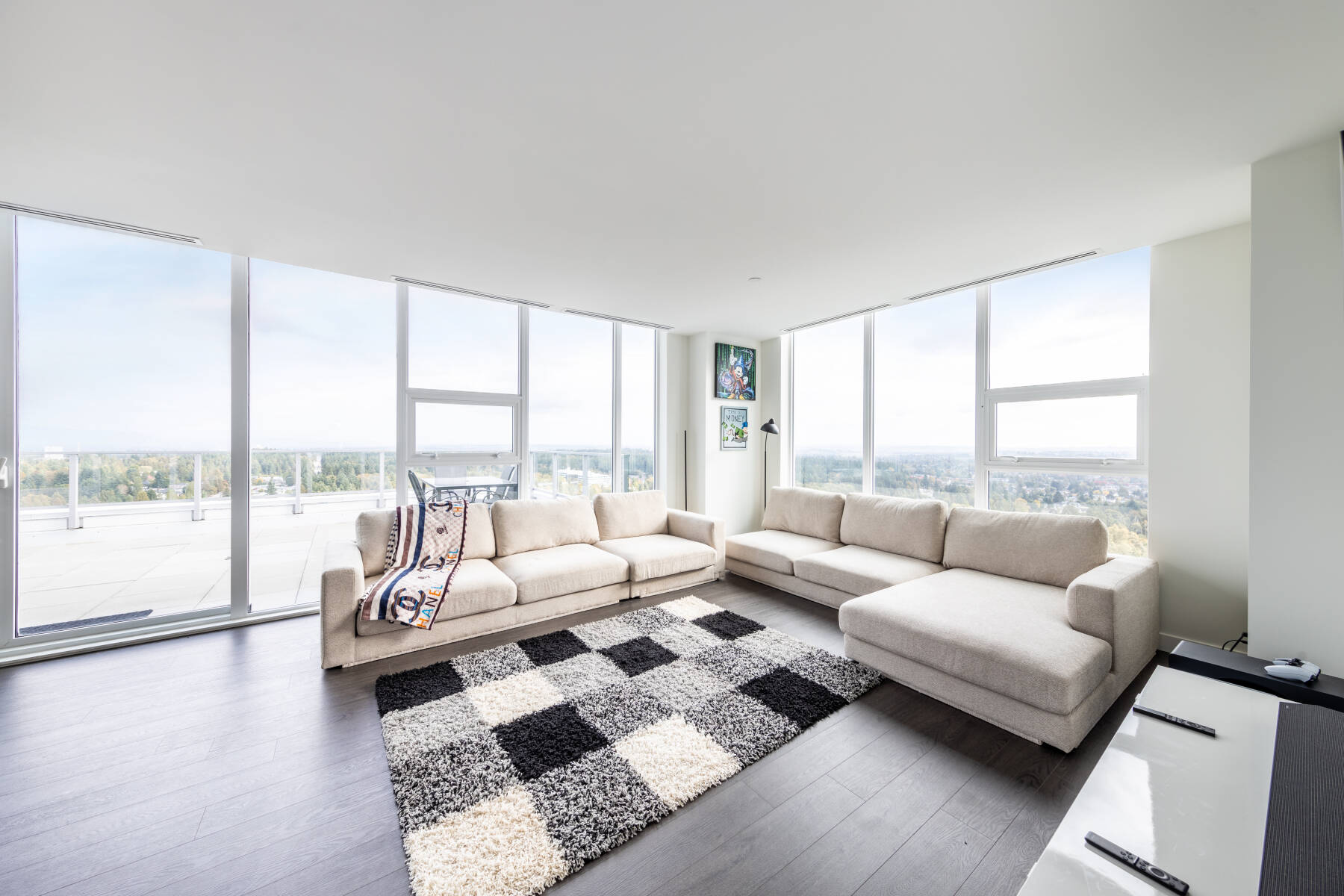 Modern Penthouse 3 Bedroom | Pool Hot Tub Gym