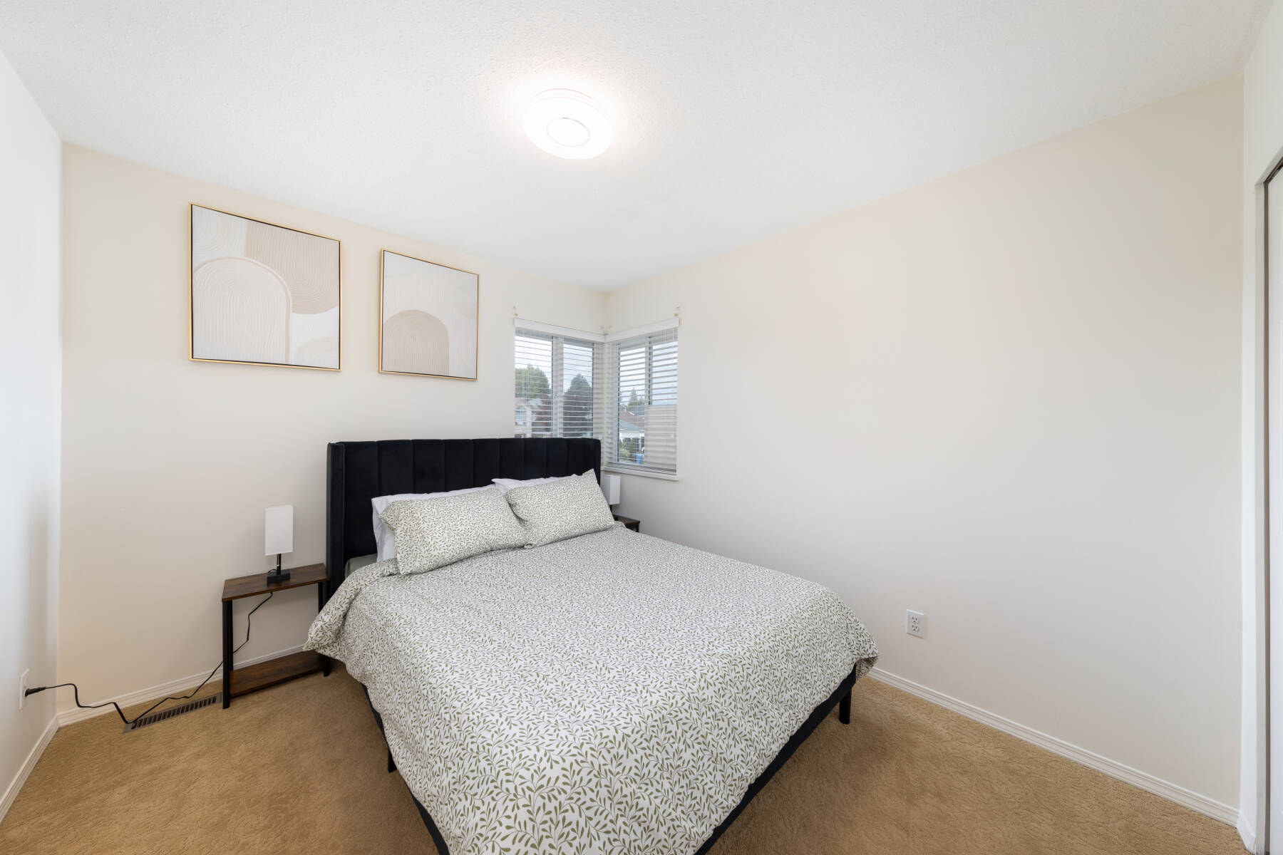 Spacious Home Close to Airport