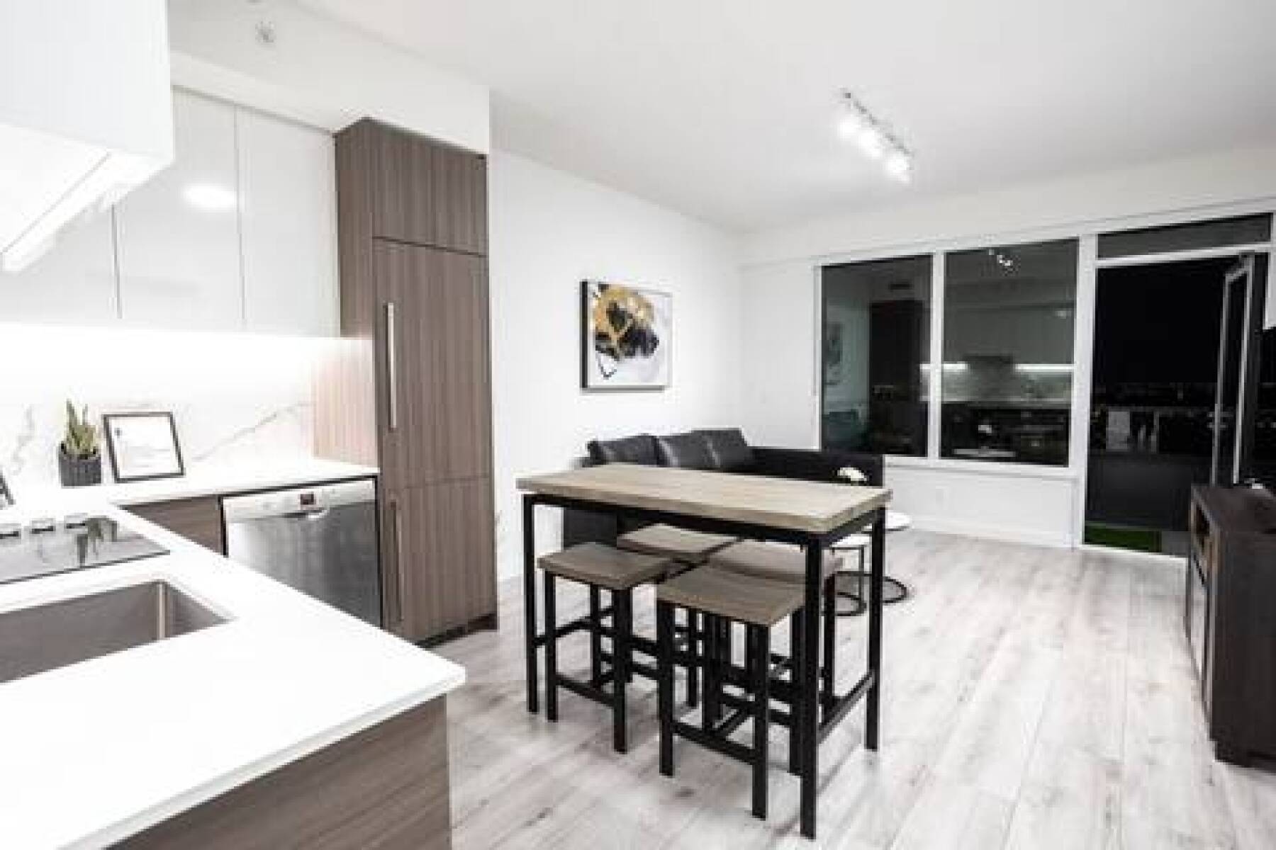 Surrey/Gateway Skyline Views 2 Bed 2 Bath