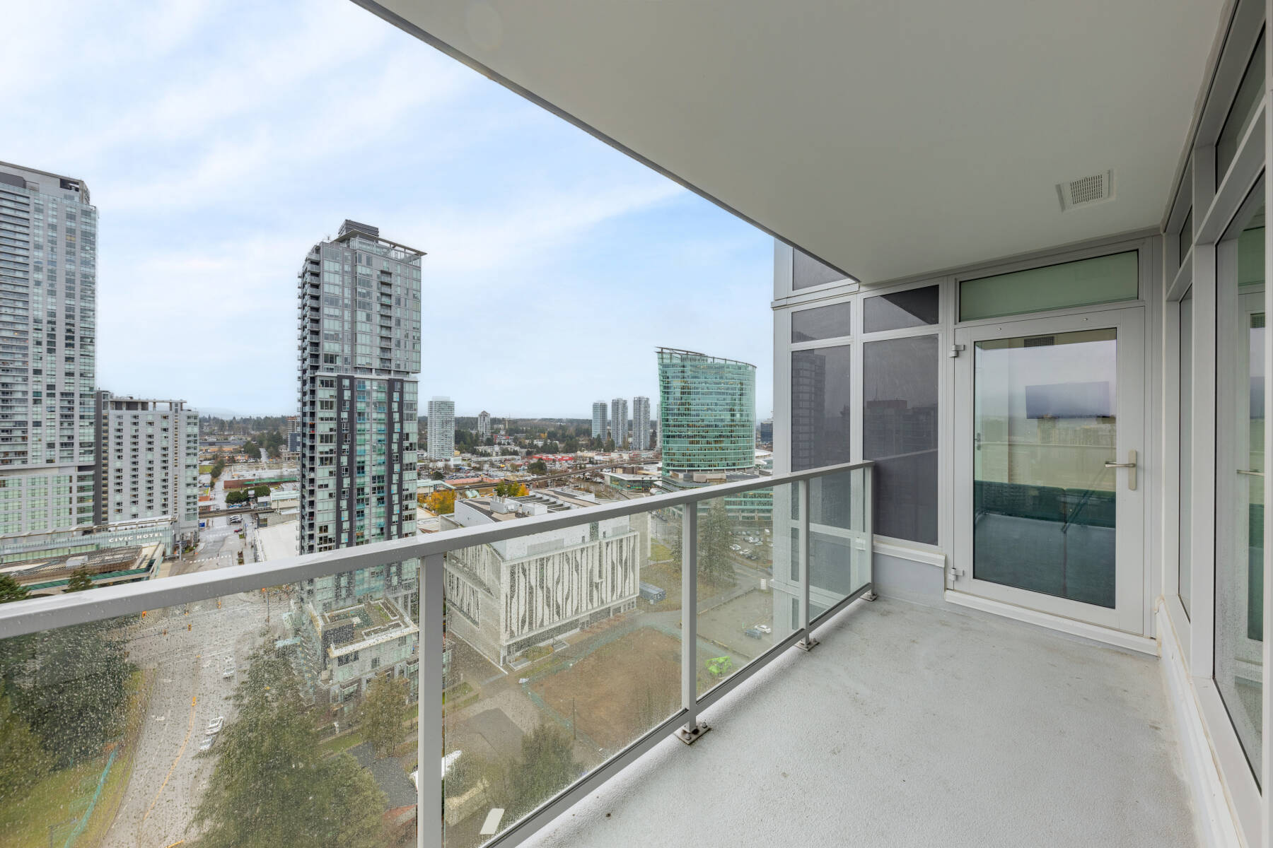 Brand New Luxury Skyline 2 Bedroom Condo 19 Floor