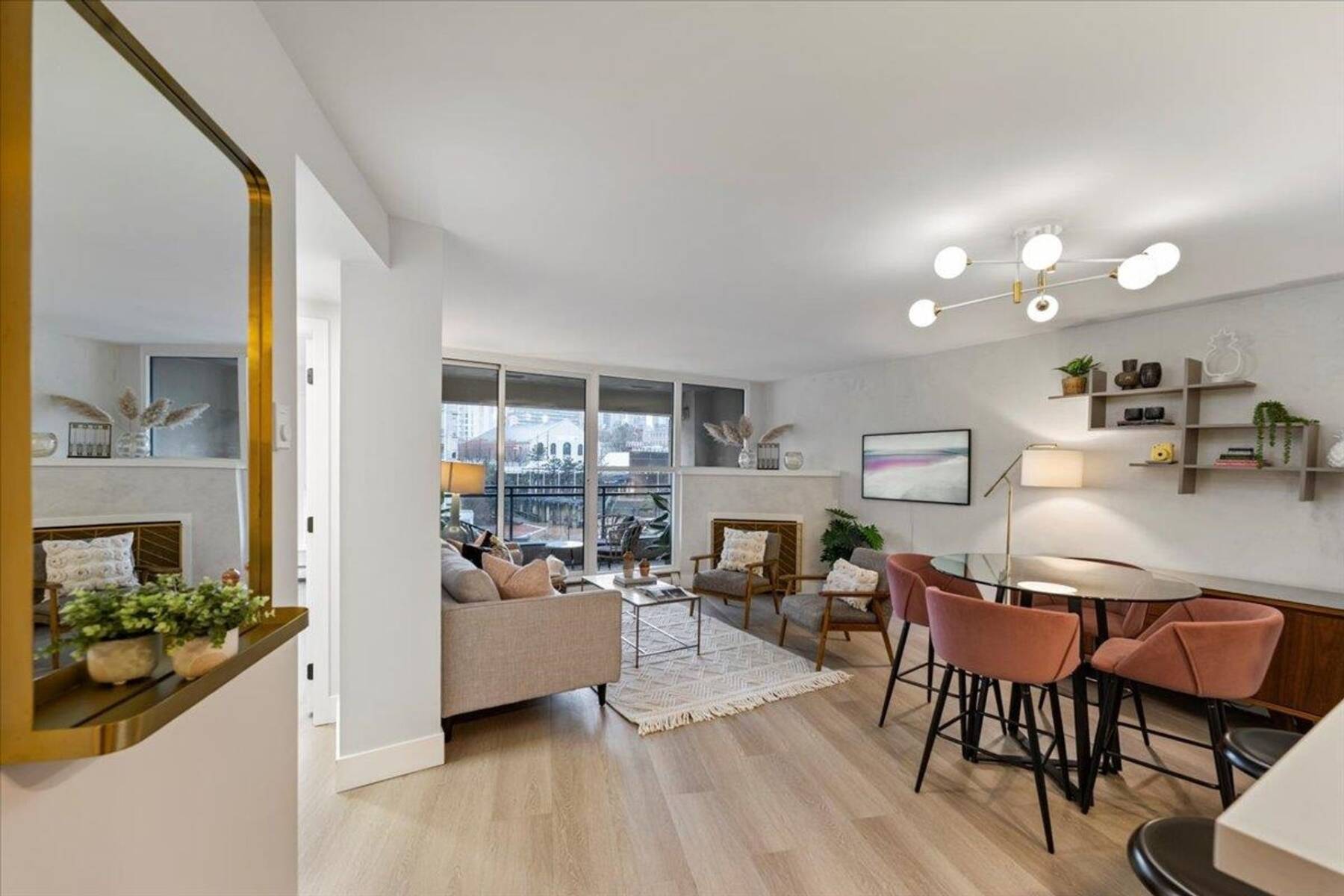 Stylish, 2 Bed, 2 Bath Executive Suite in Great Location