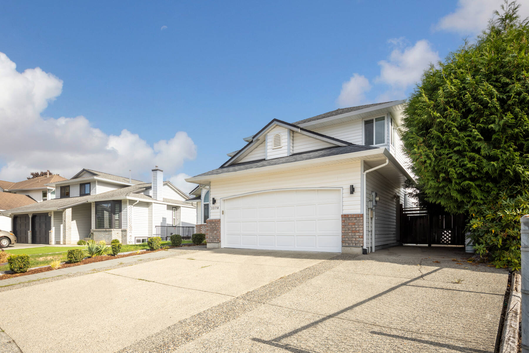 Spacious Home Close to Airport