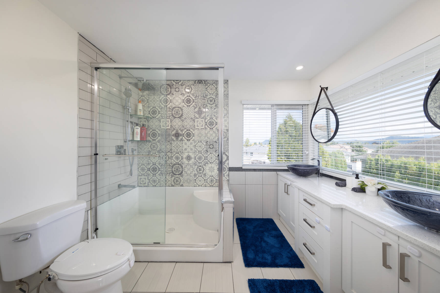 Spacious Home Close to Airport