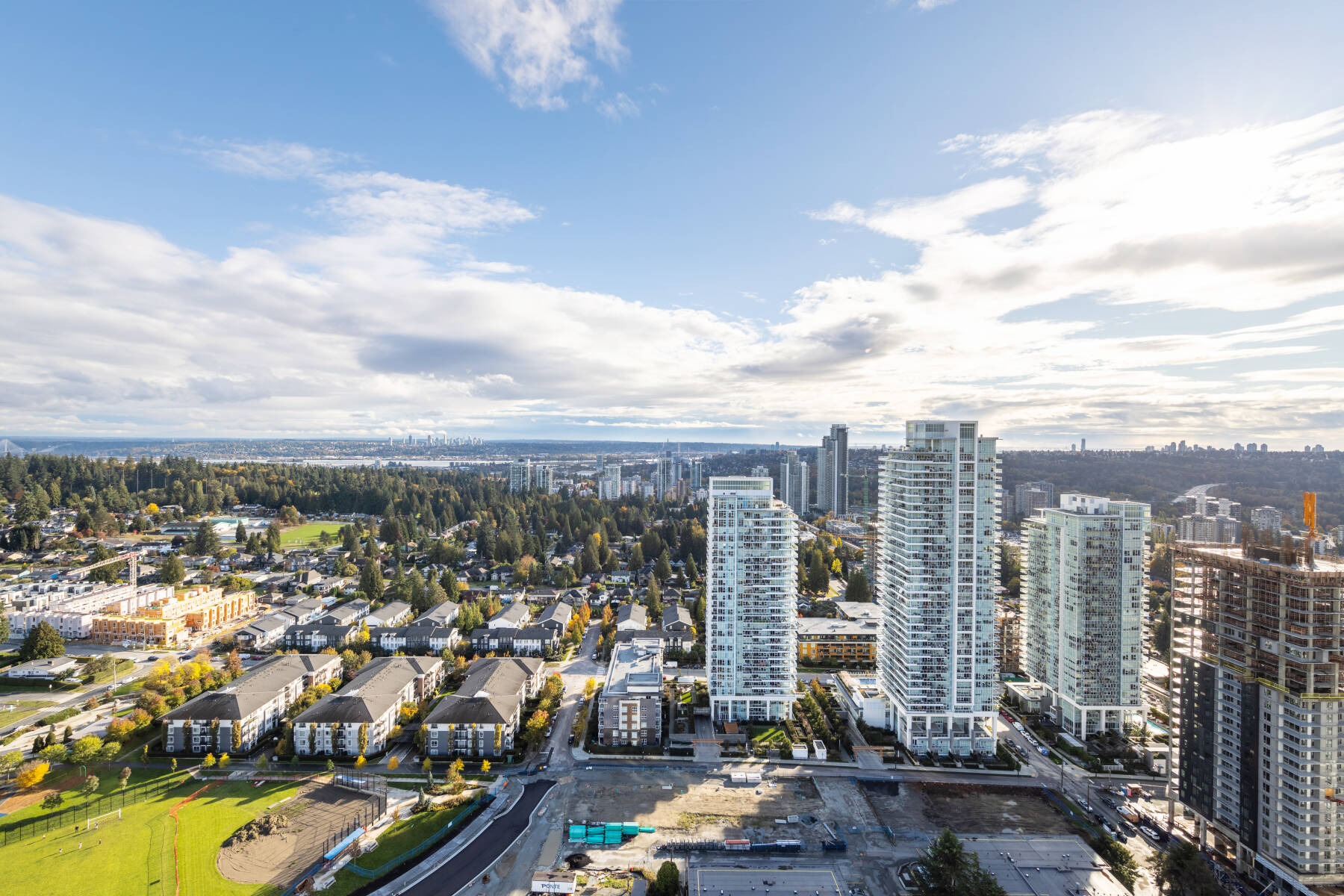 Relaxing Riverside 2BR Near Shops & Parks