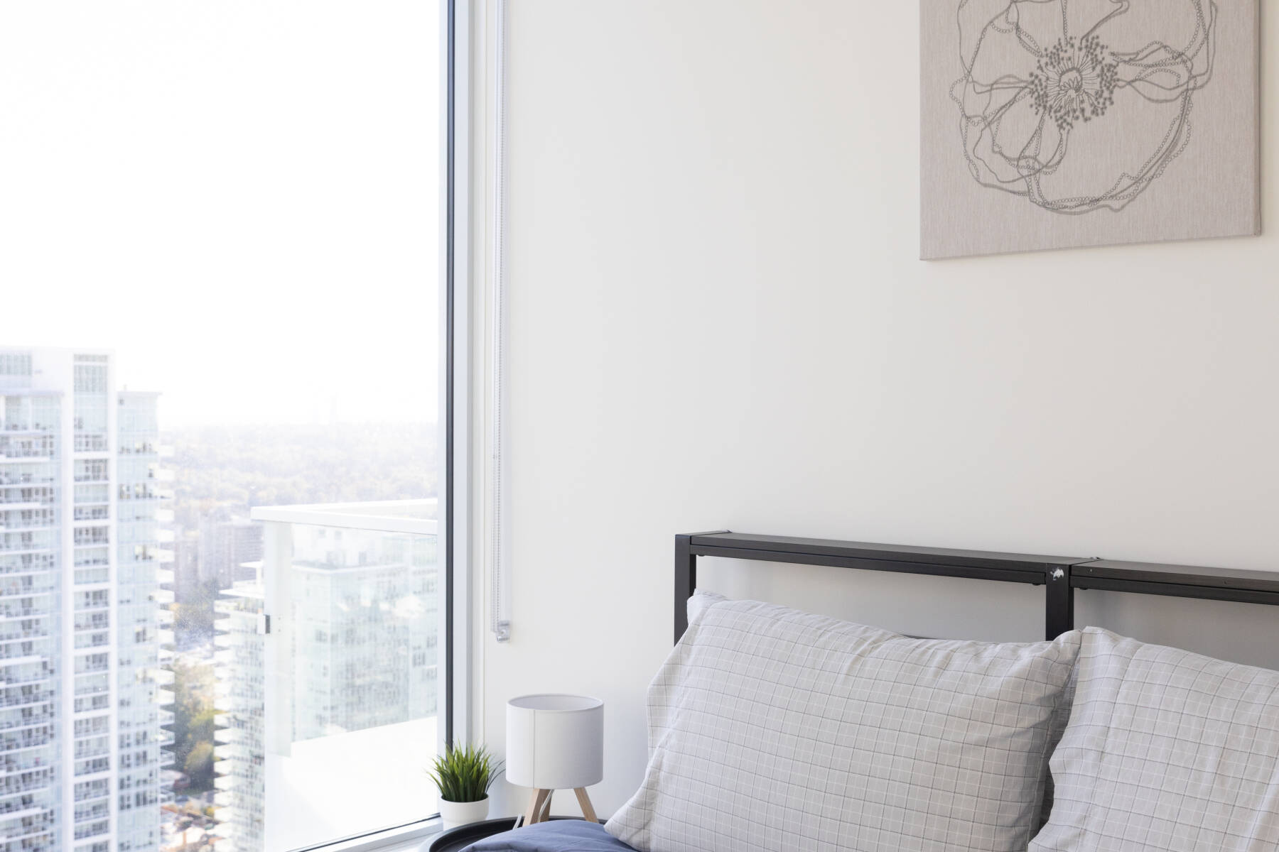 Relaxing Riverside 2BR Near Shops & Parks