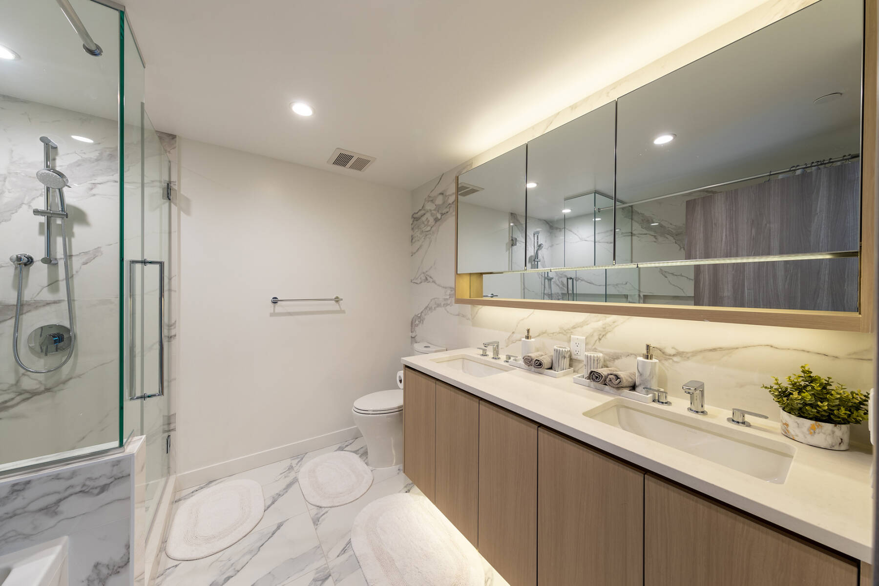 Luxury Penthouse 3 Bedroom | Pool Hot Tub Gym