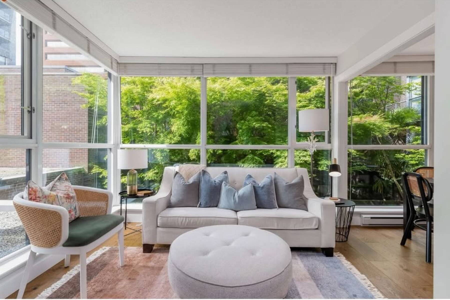 Downtown Vancouver Gem – Quiet Courtyard View