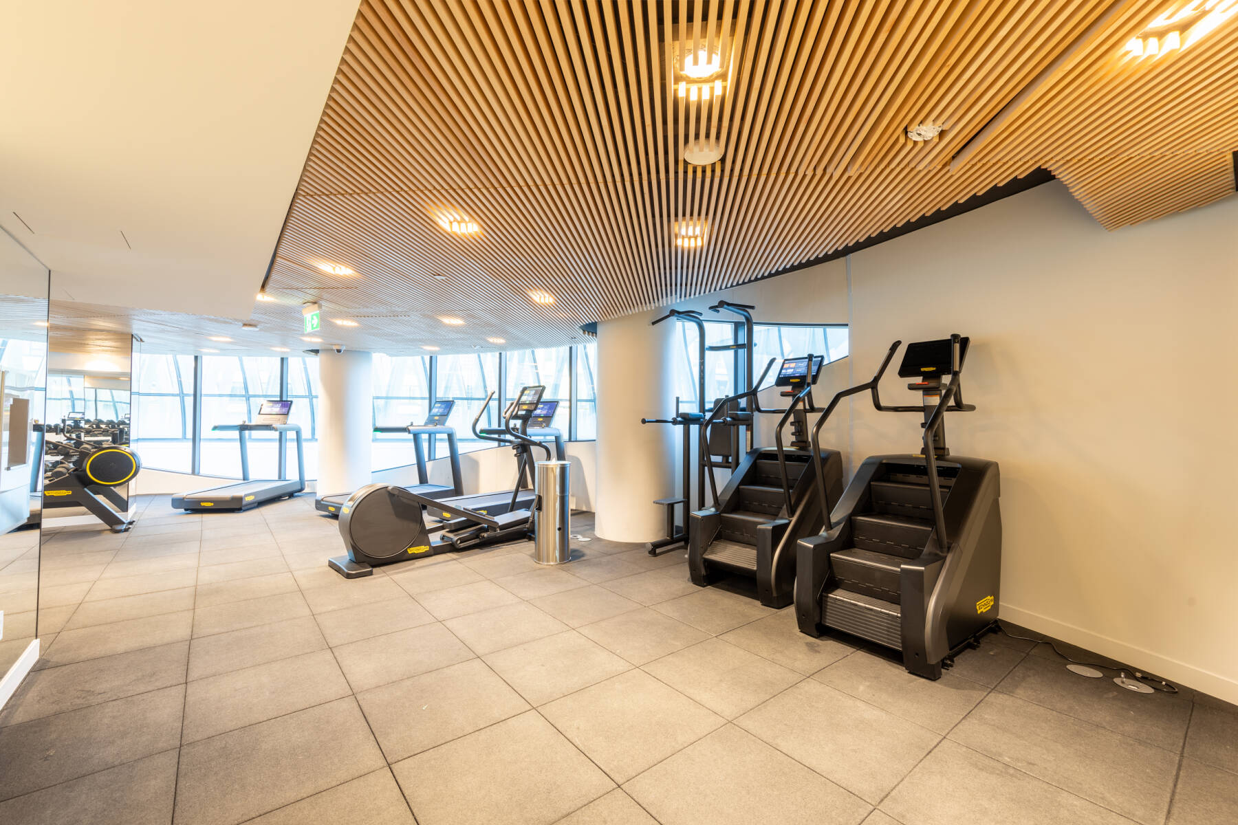 Modern 1BR w/ Views in Downtown