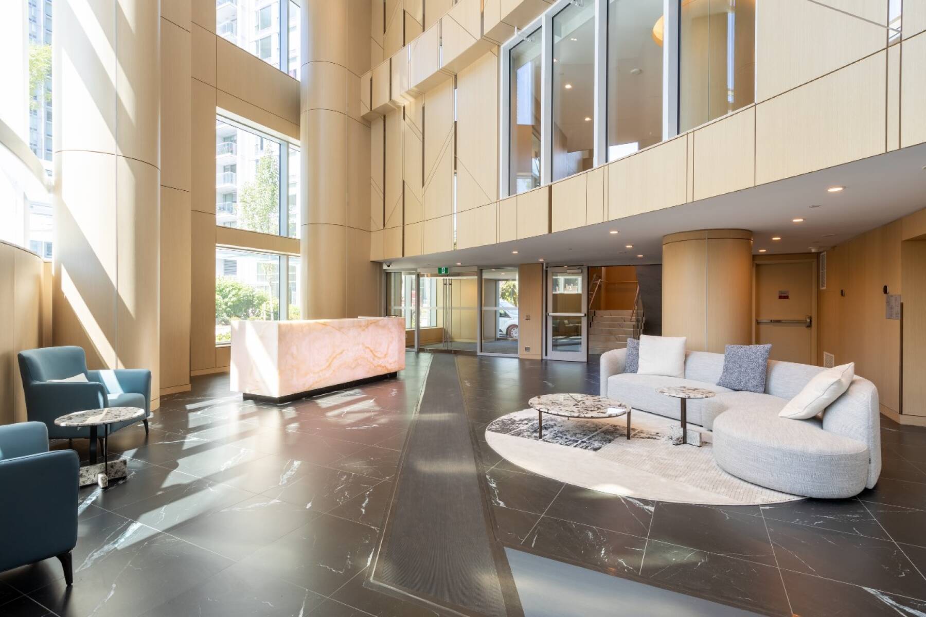 Modern Penthouse 3 Bedroom | Pool Hot Tub Gym