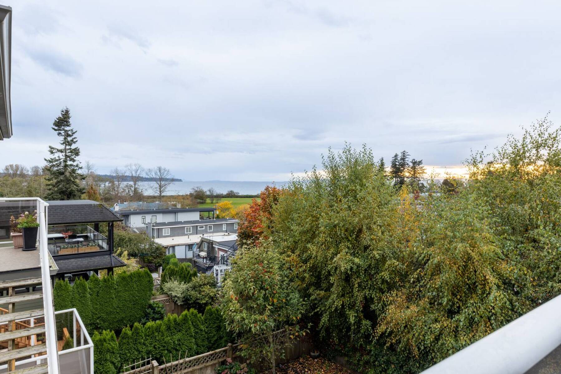 White Rock Beach House walking distance to beach