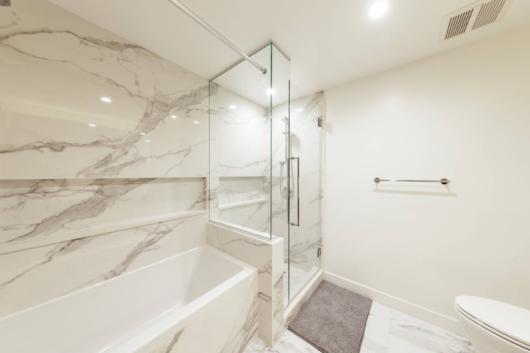 Modern Penthouse 3 Bedroom | Pool Hot Tub Gym