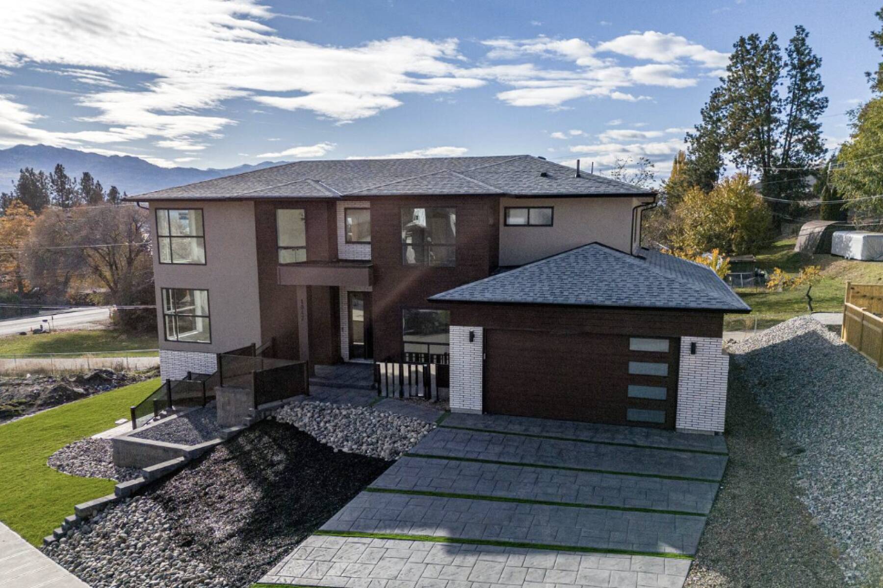 Brand New Luxury 3 Level Lake View House + Hot Tub