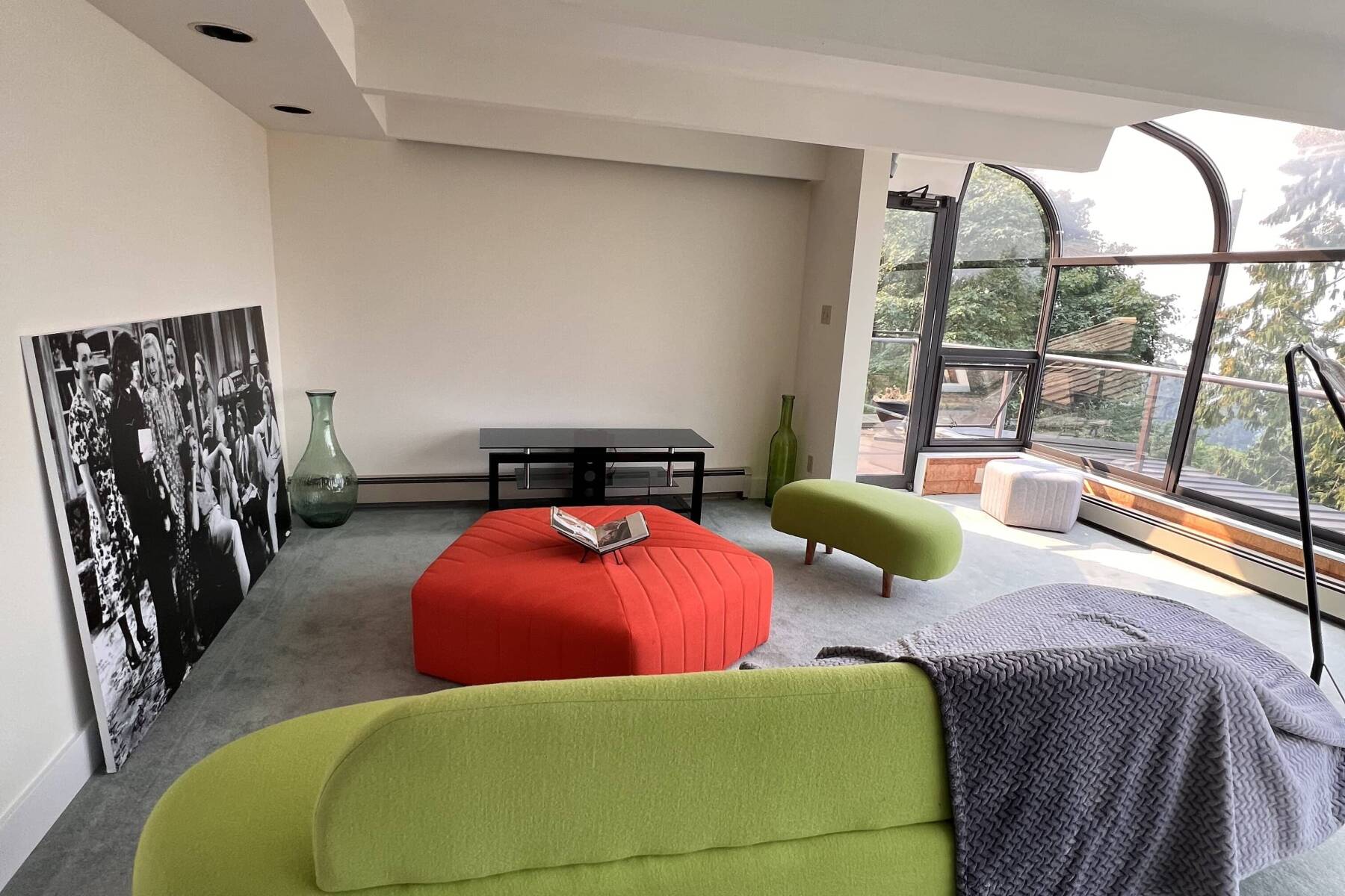 5-Bedroom North Van Home with Pool/Hot Tub, Beautiful Views