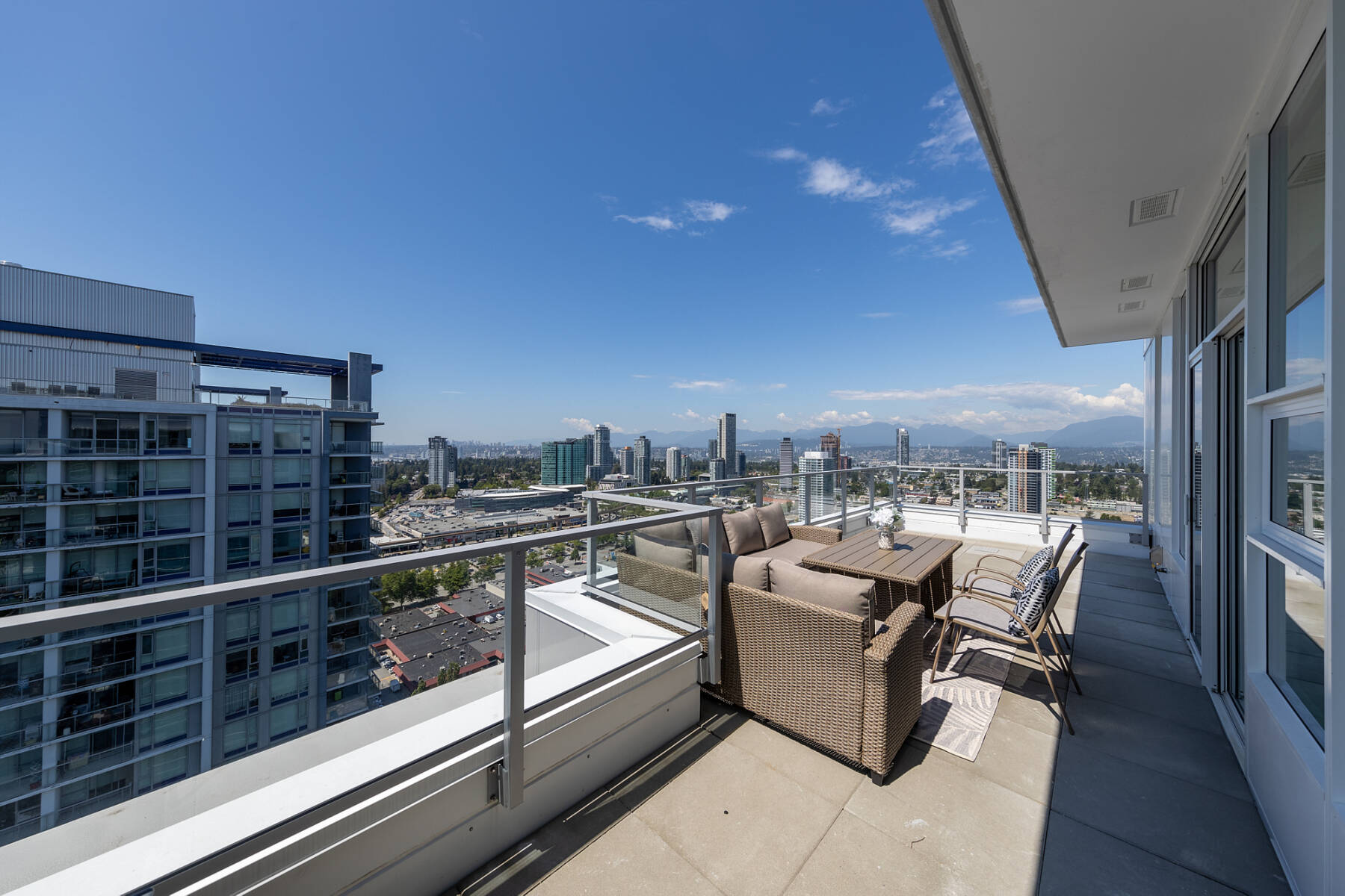 Luxury Penthouse 3 Bedroom | Pool Hot Tub Gym