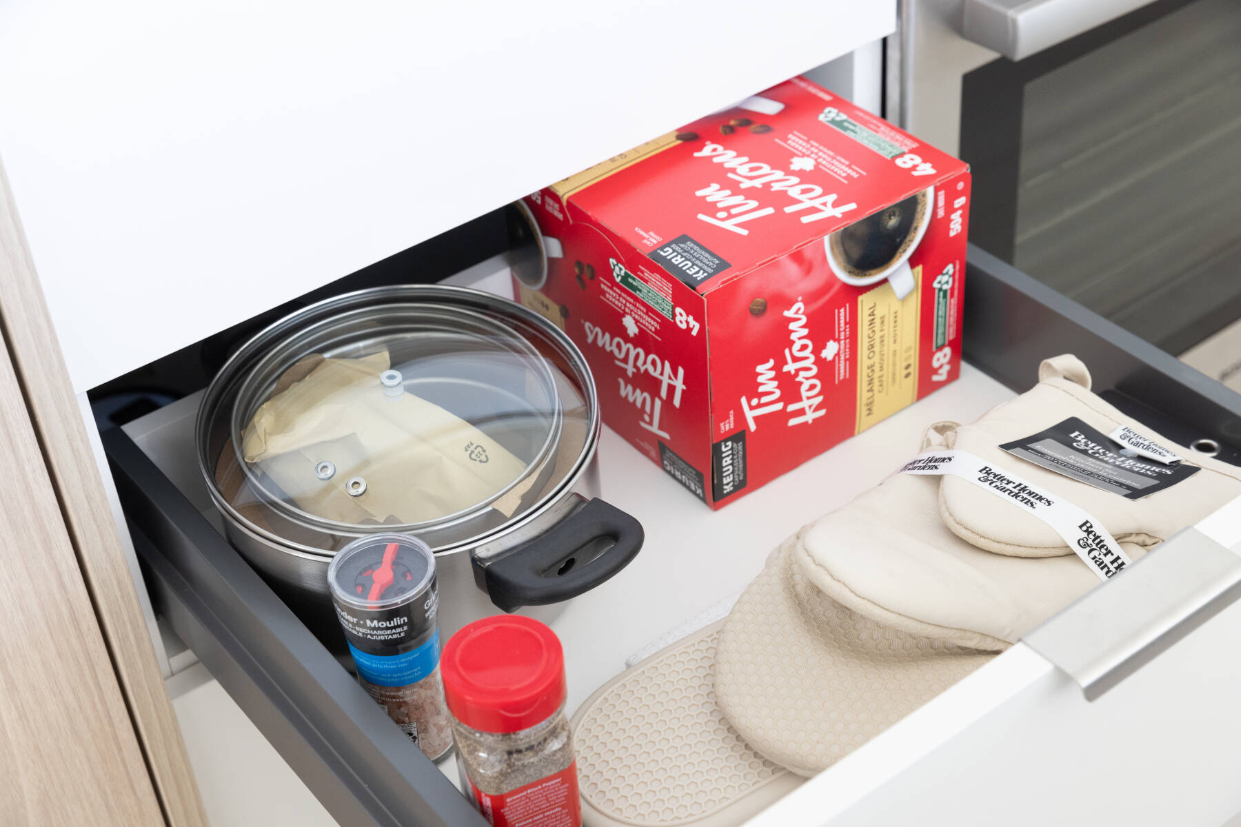 Relaxing Riverside 2BR Near Shops & Parks