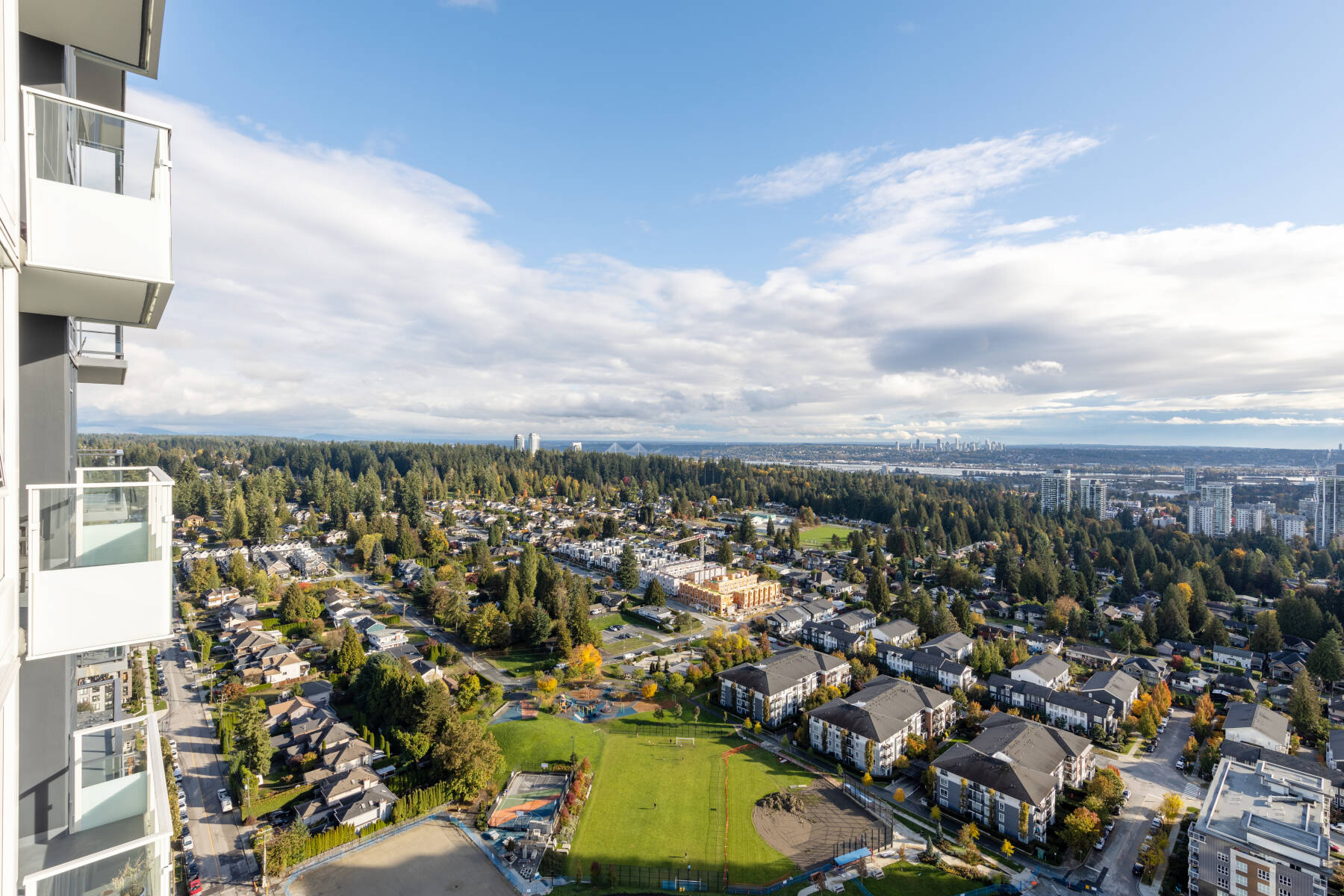 Relaxing Riverside 2BR Near Shops & Parks